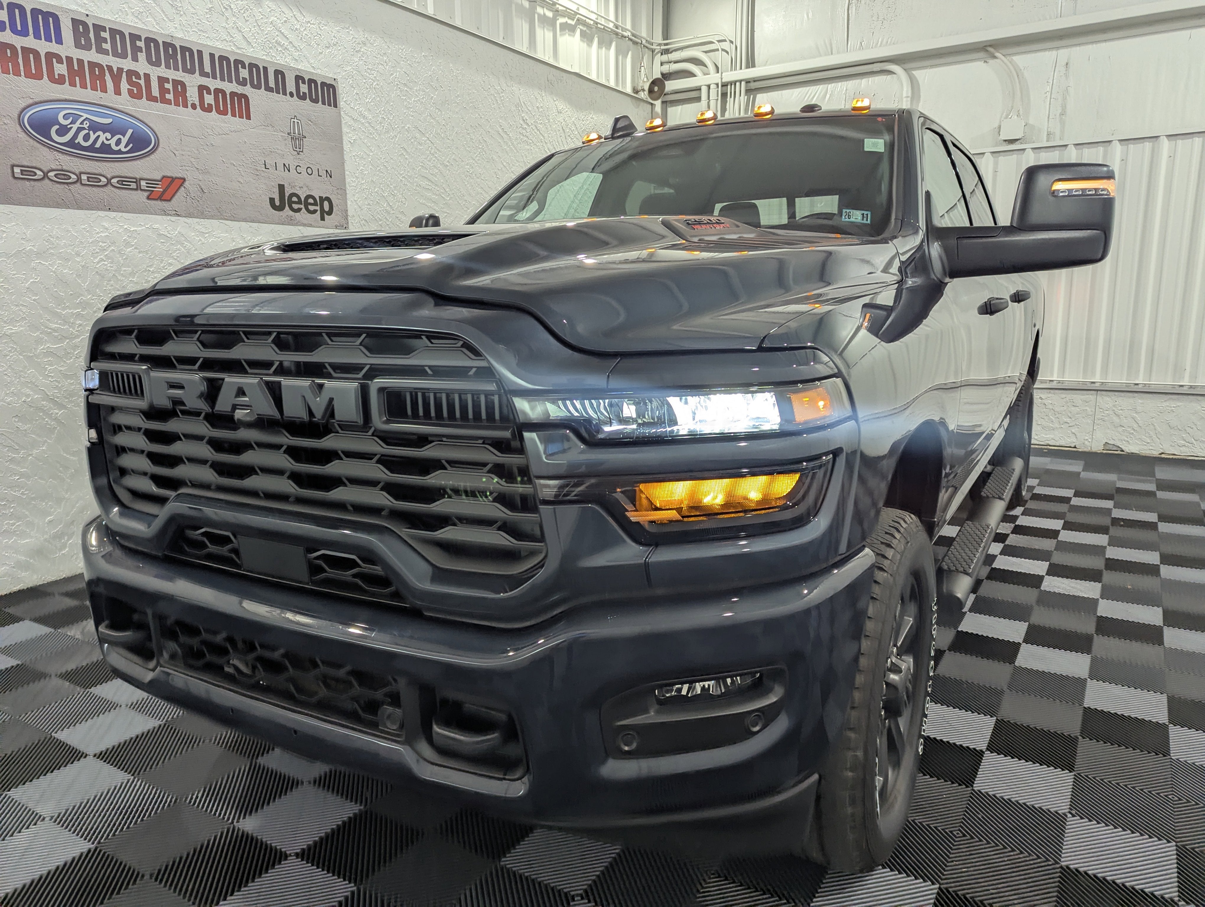 2026 RAM Ram 2500 RAM 2500 BLACK EXPRESS CREW CAB 4X4 6'4' BOX