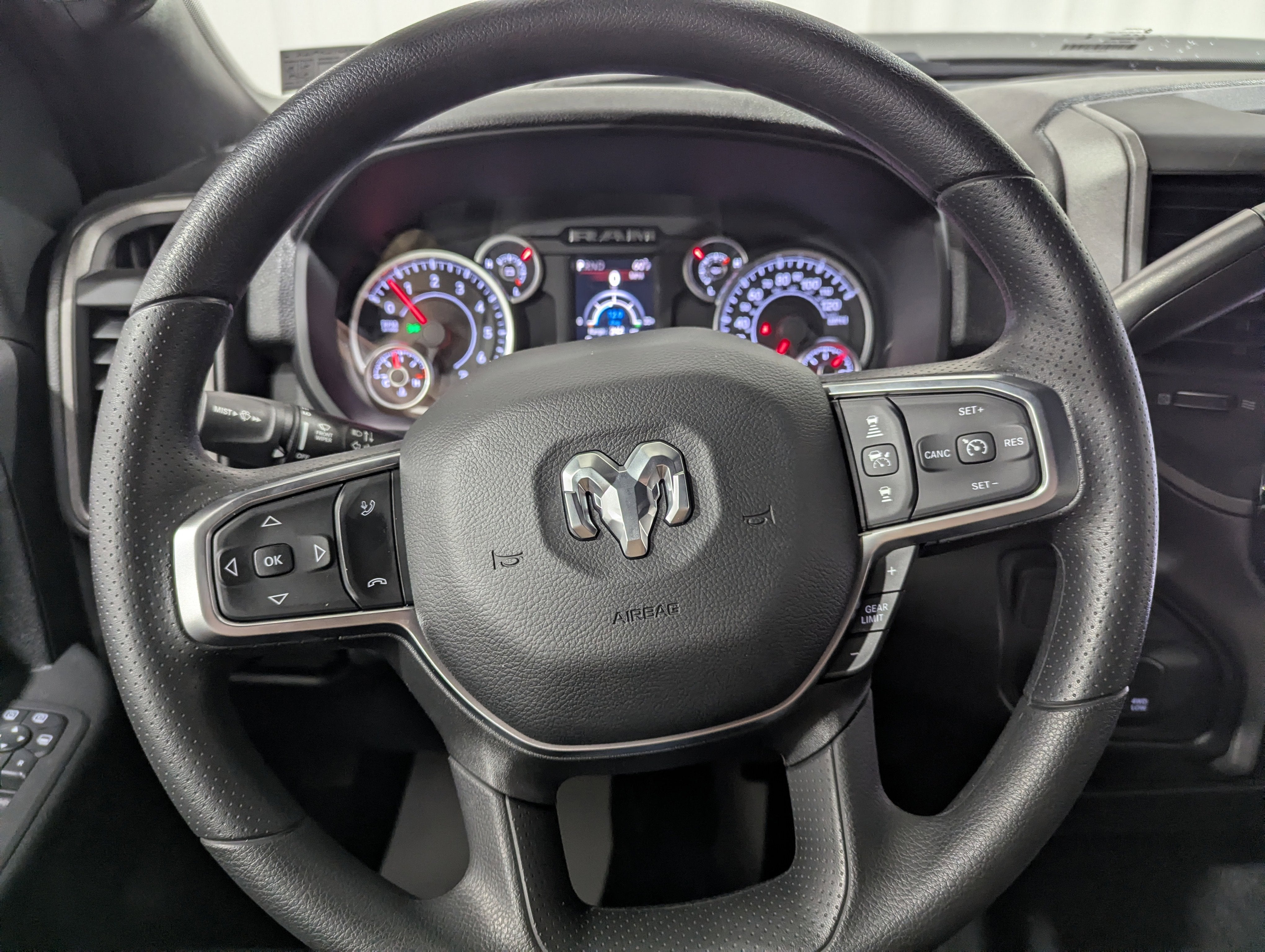 2026 RAM Ram 2500 RAM 2500 BLACK EXPRESS CREW CAB 4X4 6'4' BOX