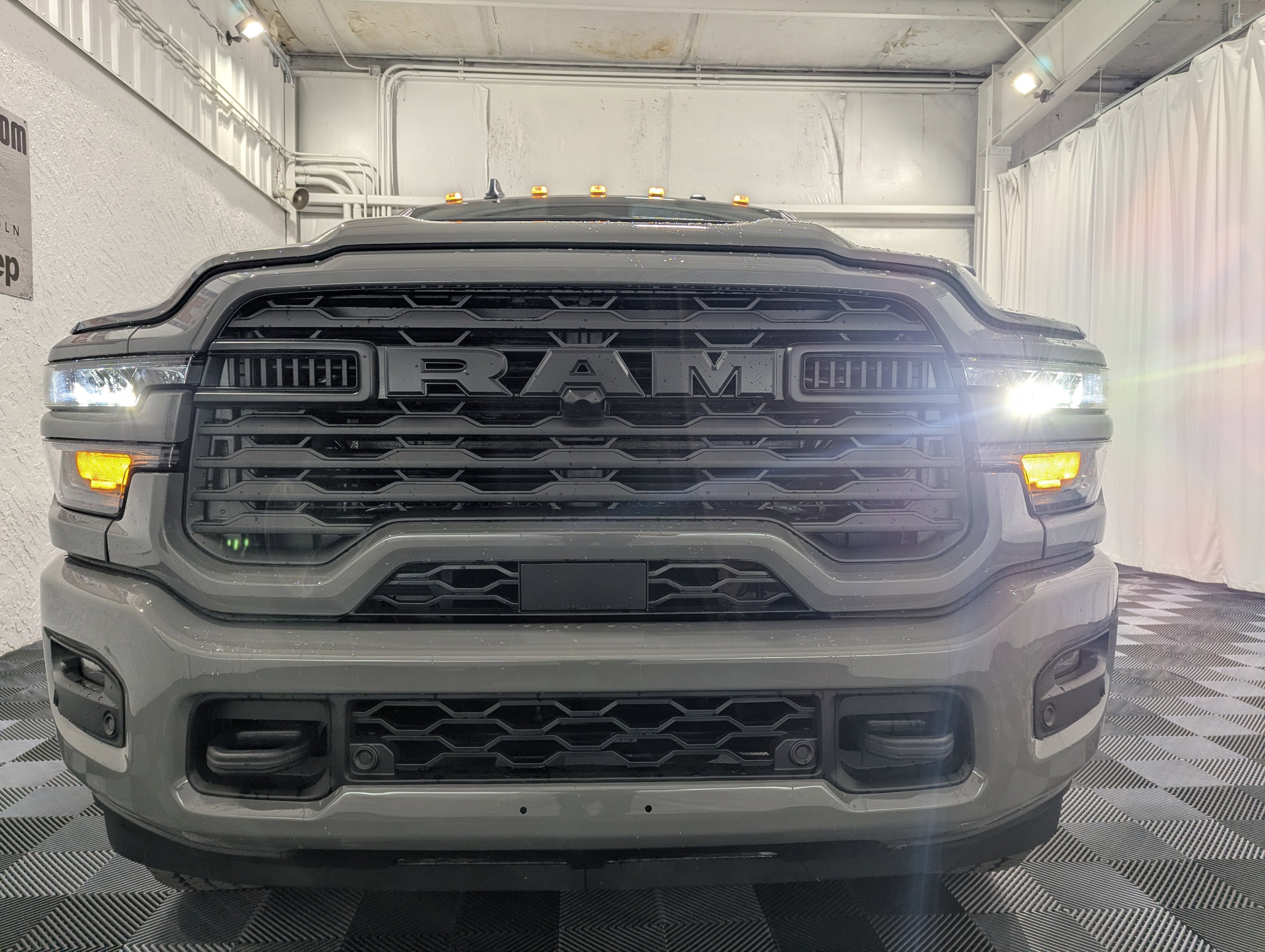 2026 RAM Ram 2500 RAM 2500 BLACK EXPRESS CREW CAB 4X4 6'4' BOX