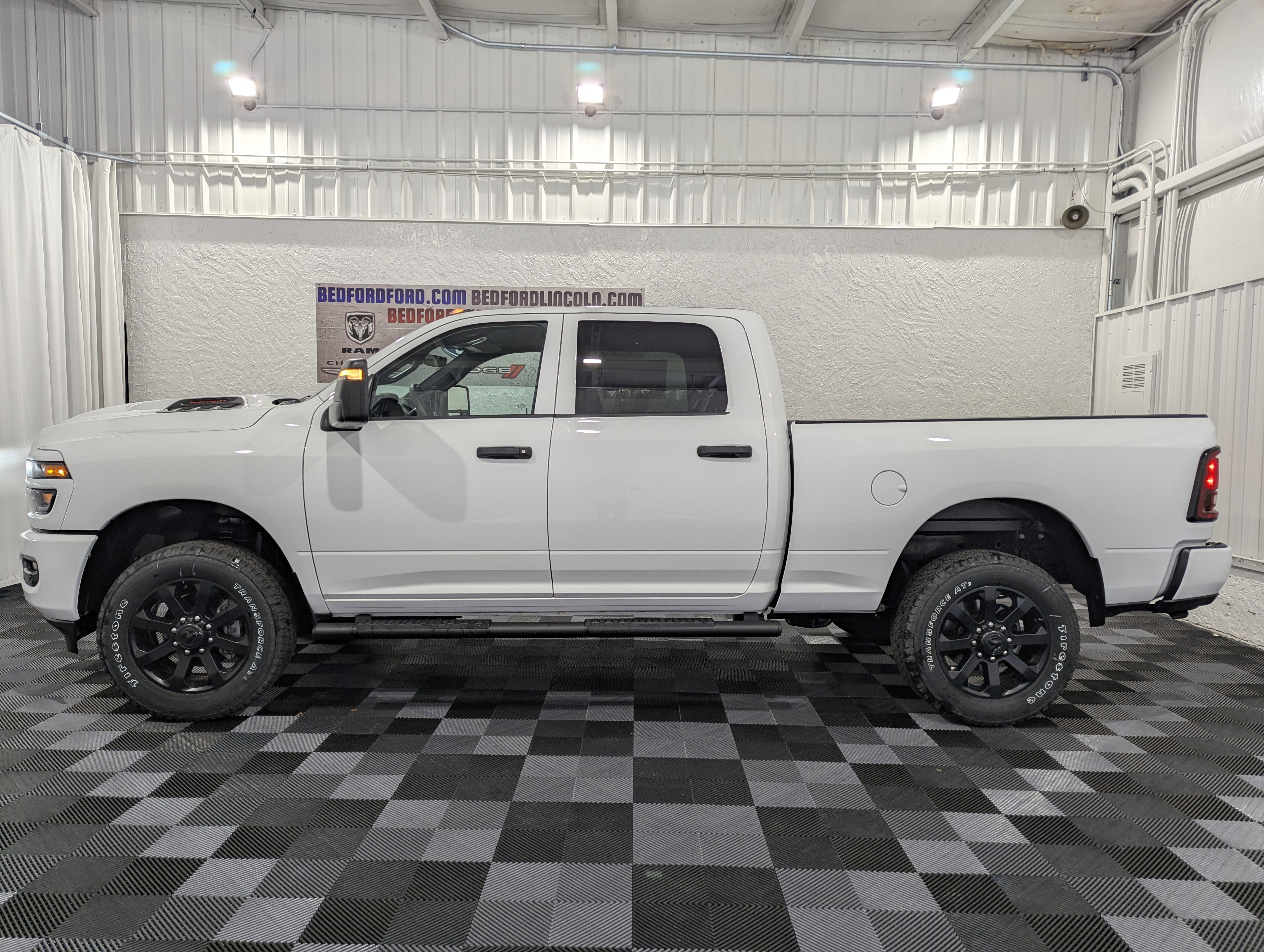 2026 RAM Ram 2500 RAM 2500 BLACK EXPRESS CREW CAB 4X4 6'4' BOX