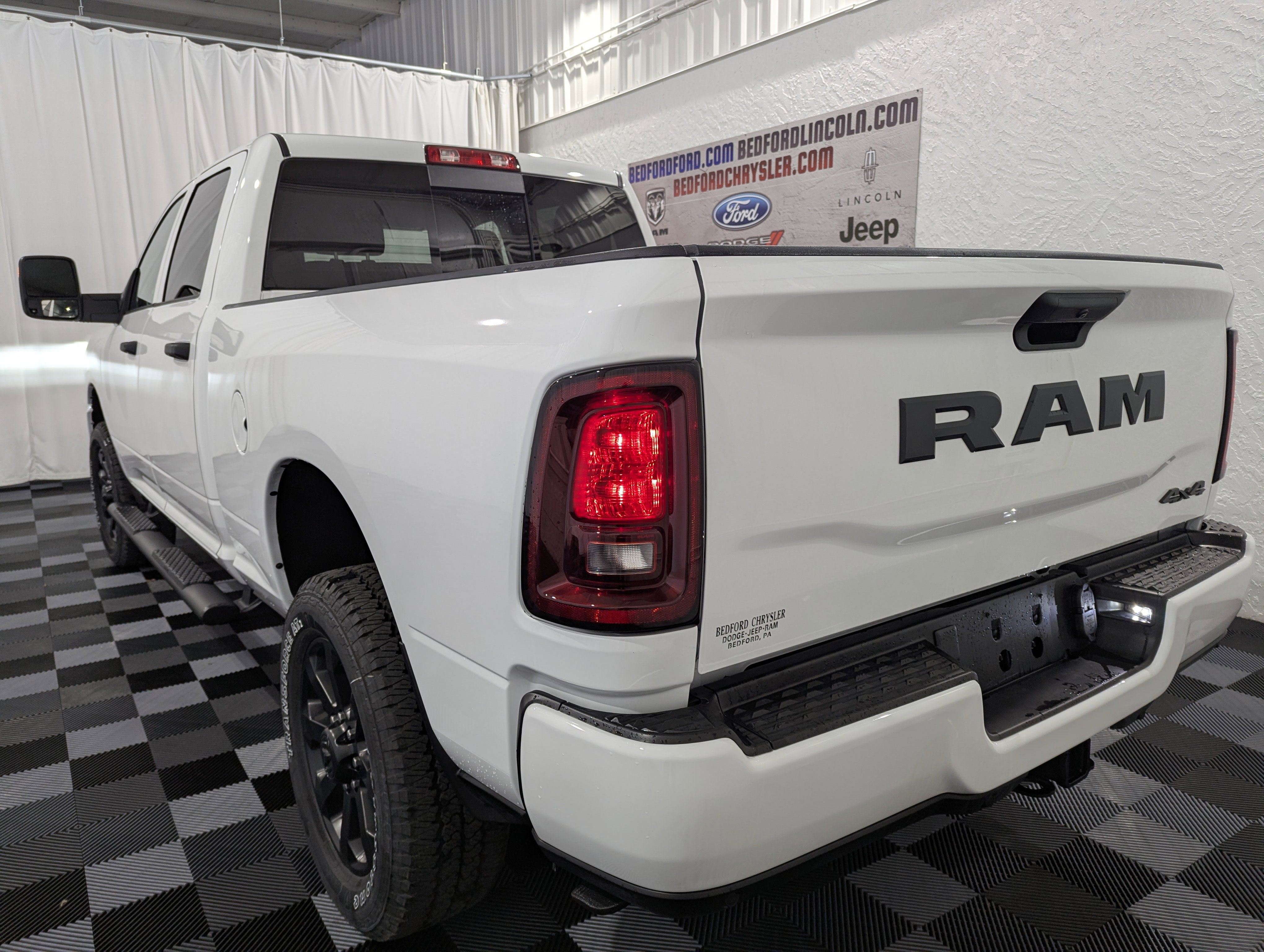 2026 RAM Ram 2500 RAM 2500 BLACK EXPRESS CREW CAB 4X4 6'4' BOX