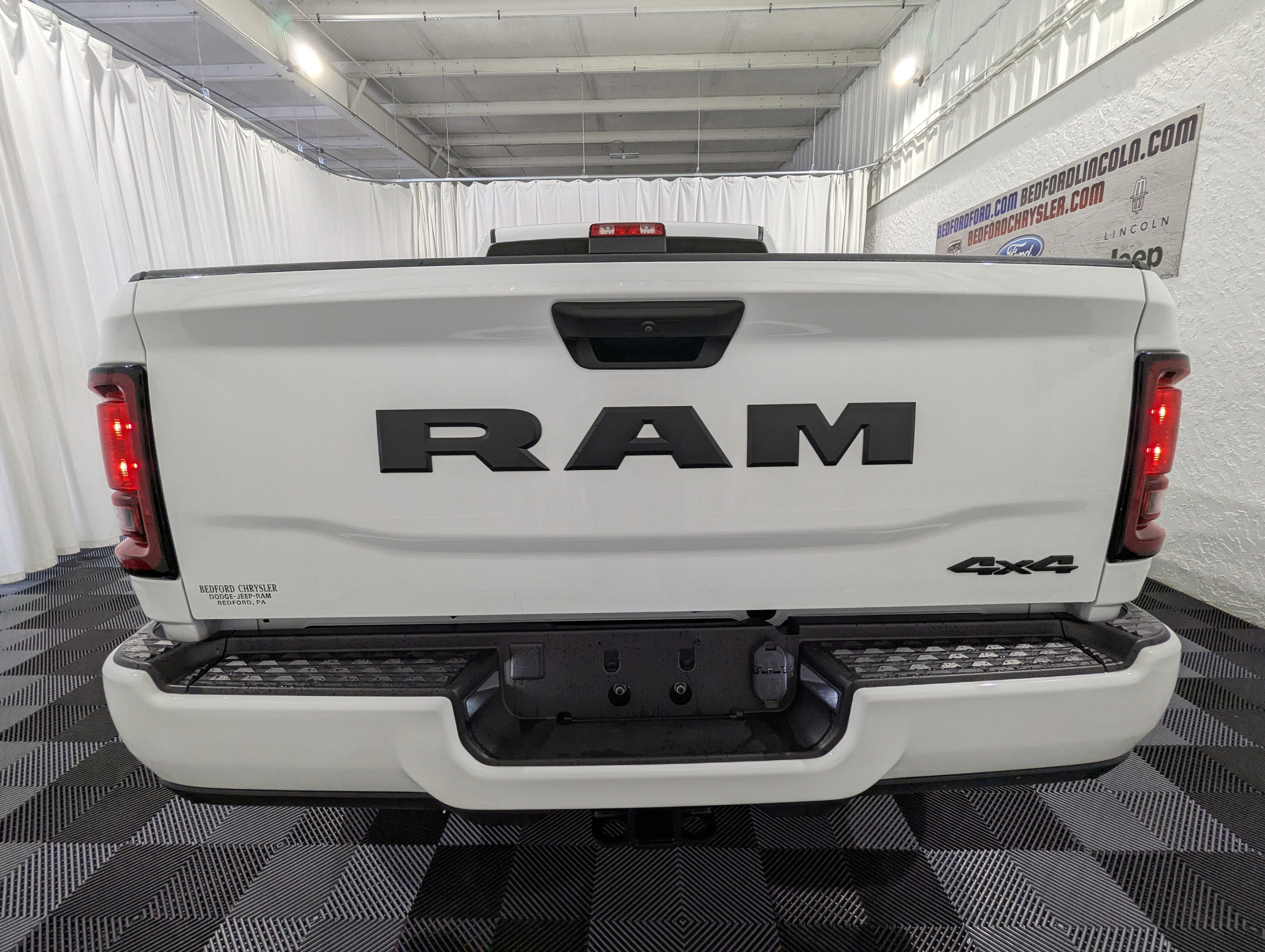 2026 RAM Ram 2500 RAM 2500 BLACK EXPRESS CREW CAB 4X4 6'4' BOX
