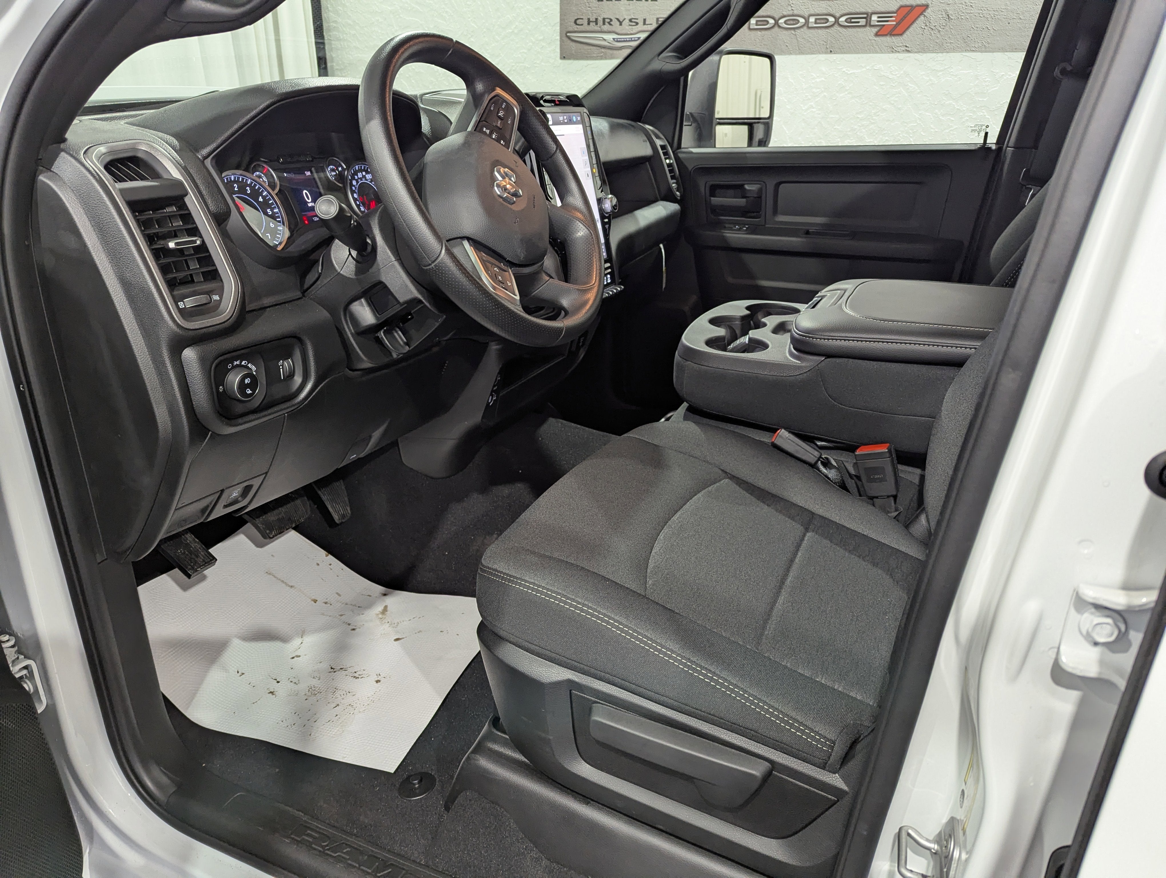 2026 RAM Ram 2500 RAM 2500 BLACK EXPRESS CREW CAB 4X4 6'4' BOX
