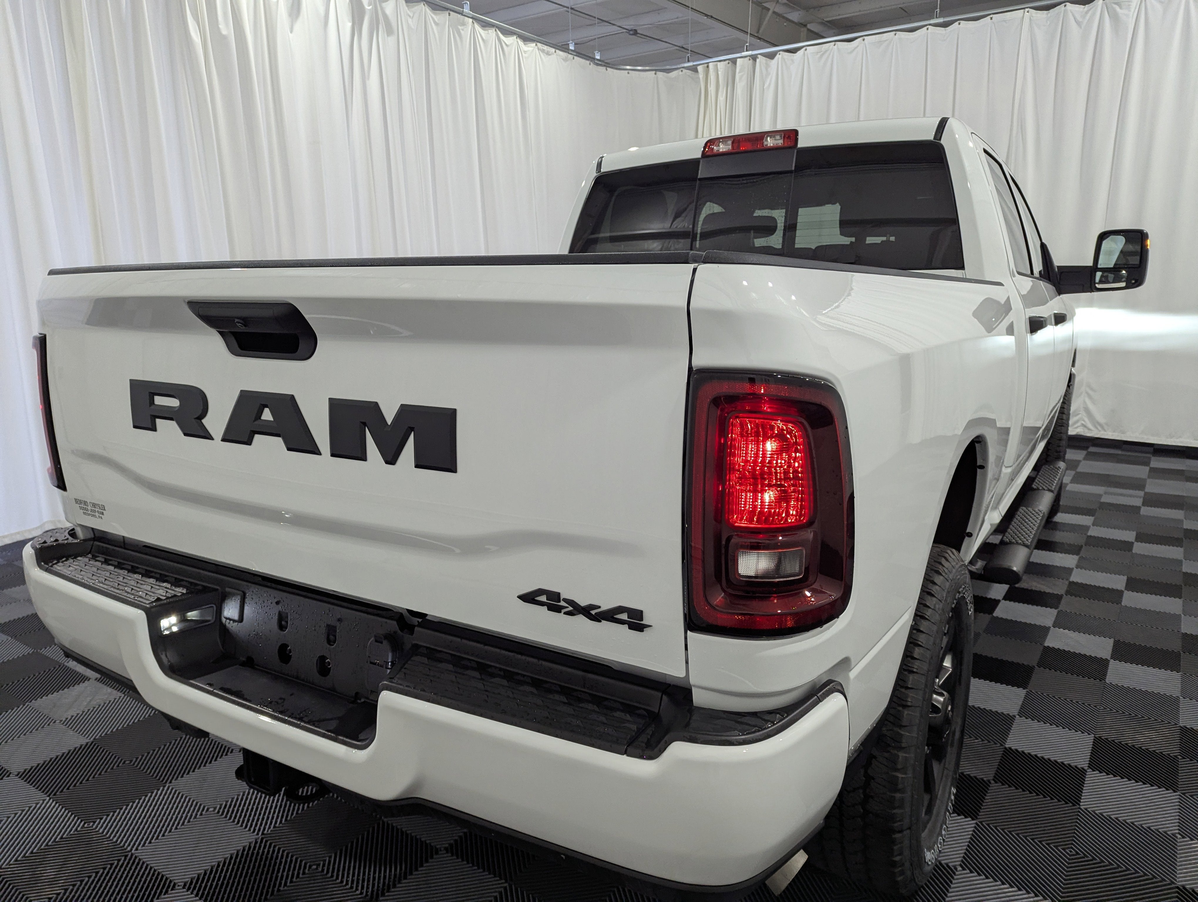 2026 RAM Ram 2500 RAM 2500 BLACK EXPRESS CREW CAB 4X4 6'4' BOX