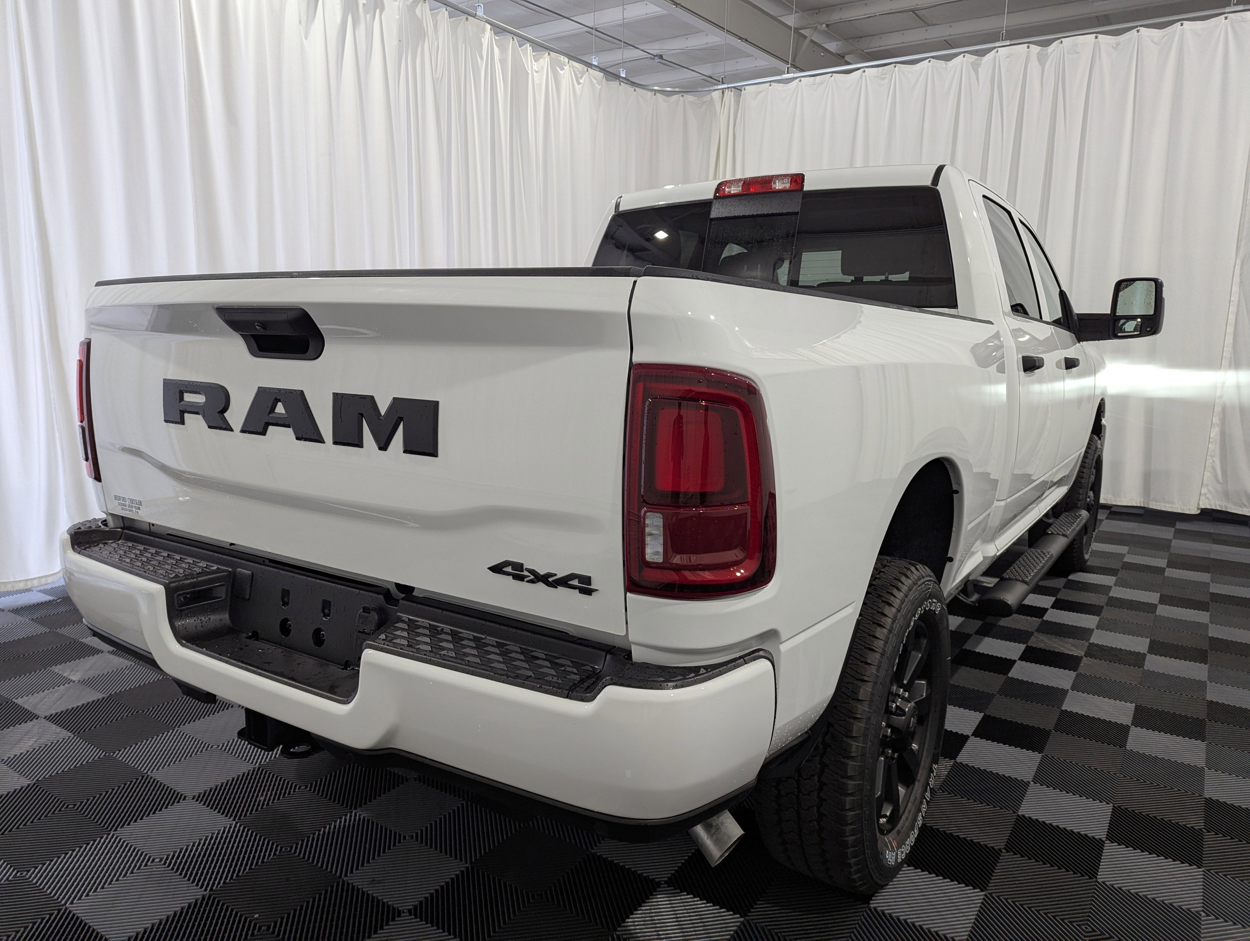 2026 RAM Ram 2500 RAM 2500 BLACK EXPRESS CREW CAB 4X4 6'4' BOX