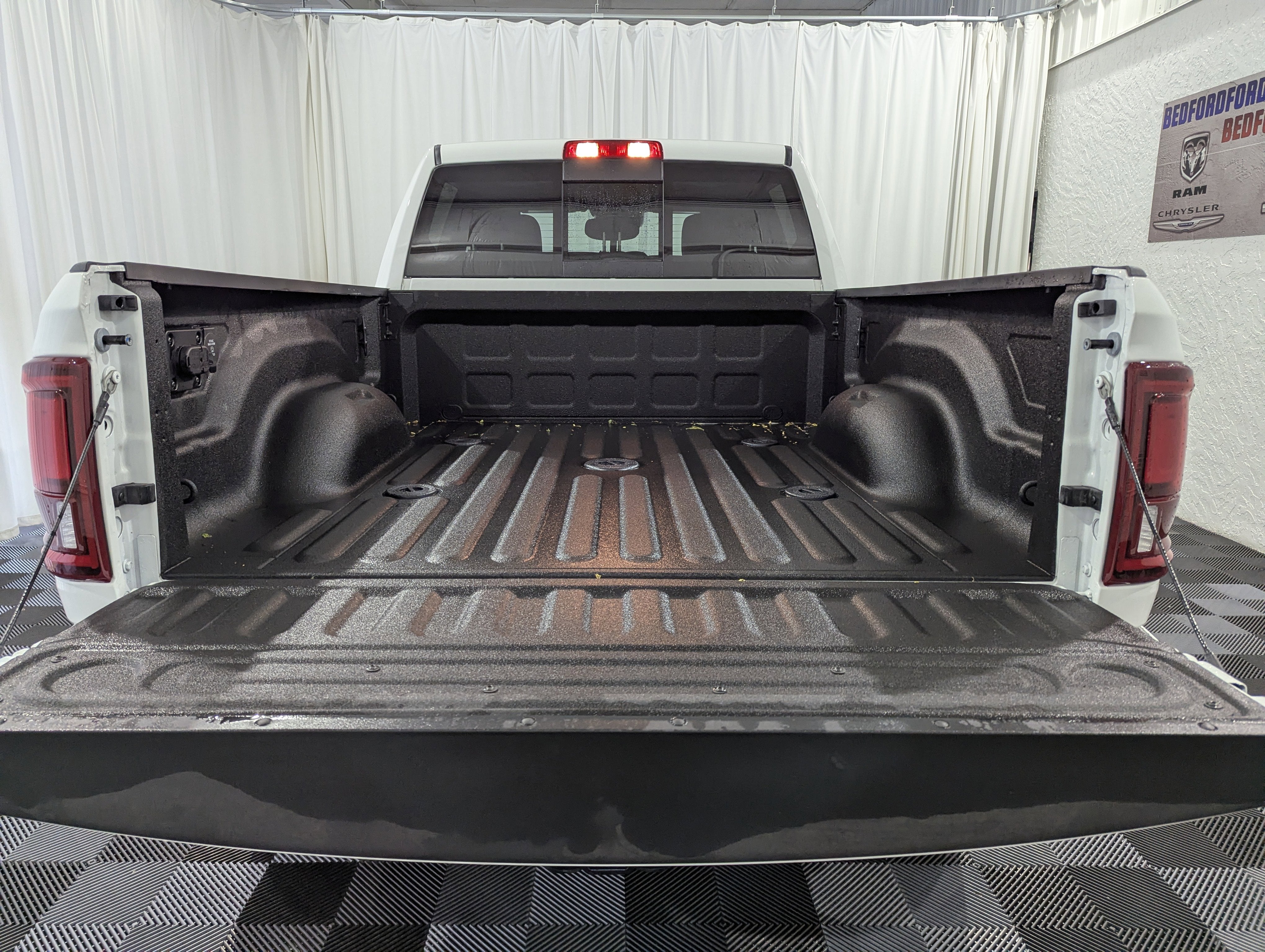 2026 RAM Ram 2500 RAM 2500 BLACK EXPRESS CREW CAB 4X4 6'4' BOX
