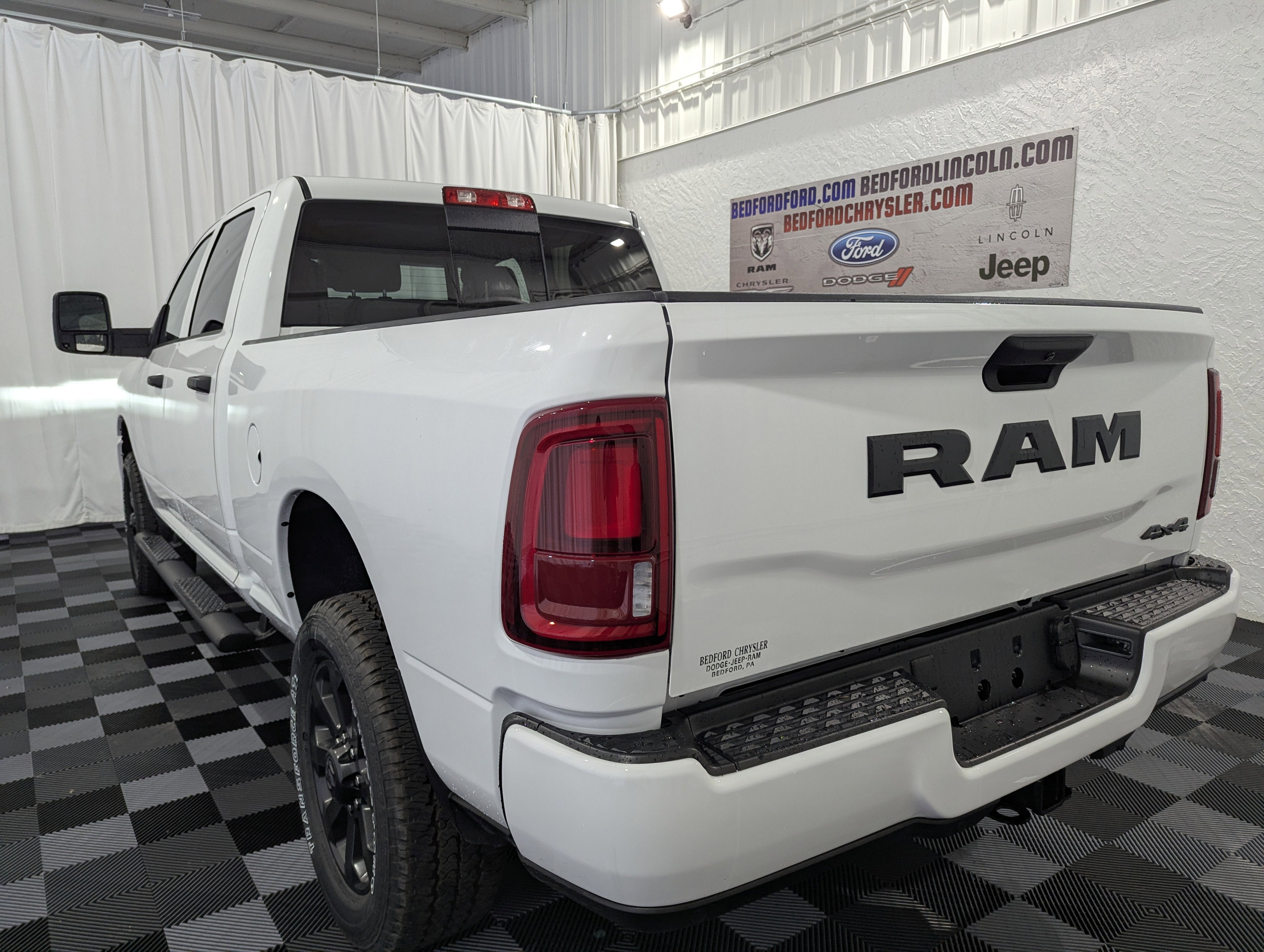 2026 RAM Ram 2500 RAM 2500 BLACK EXPRESS CREW CAB 4X4 6'4' BOX
