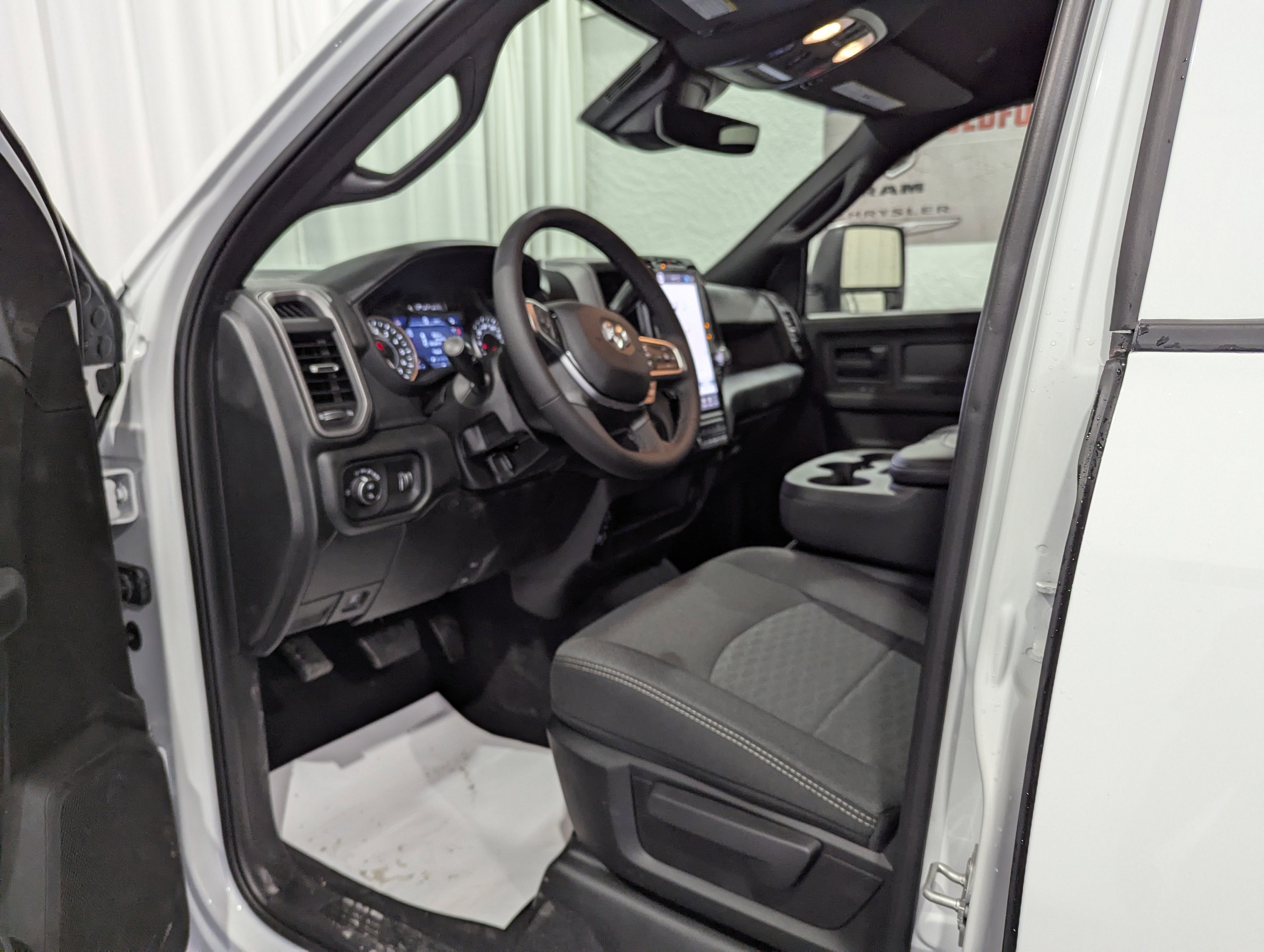 2026 RAM Ram 2500 RAM 2500 BLACK EXPRESS CREW CAB 4X4 6'4' BOX