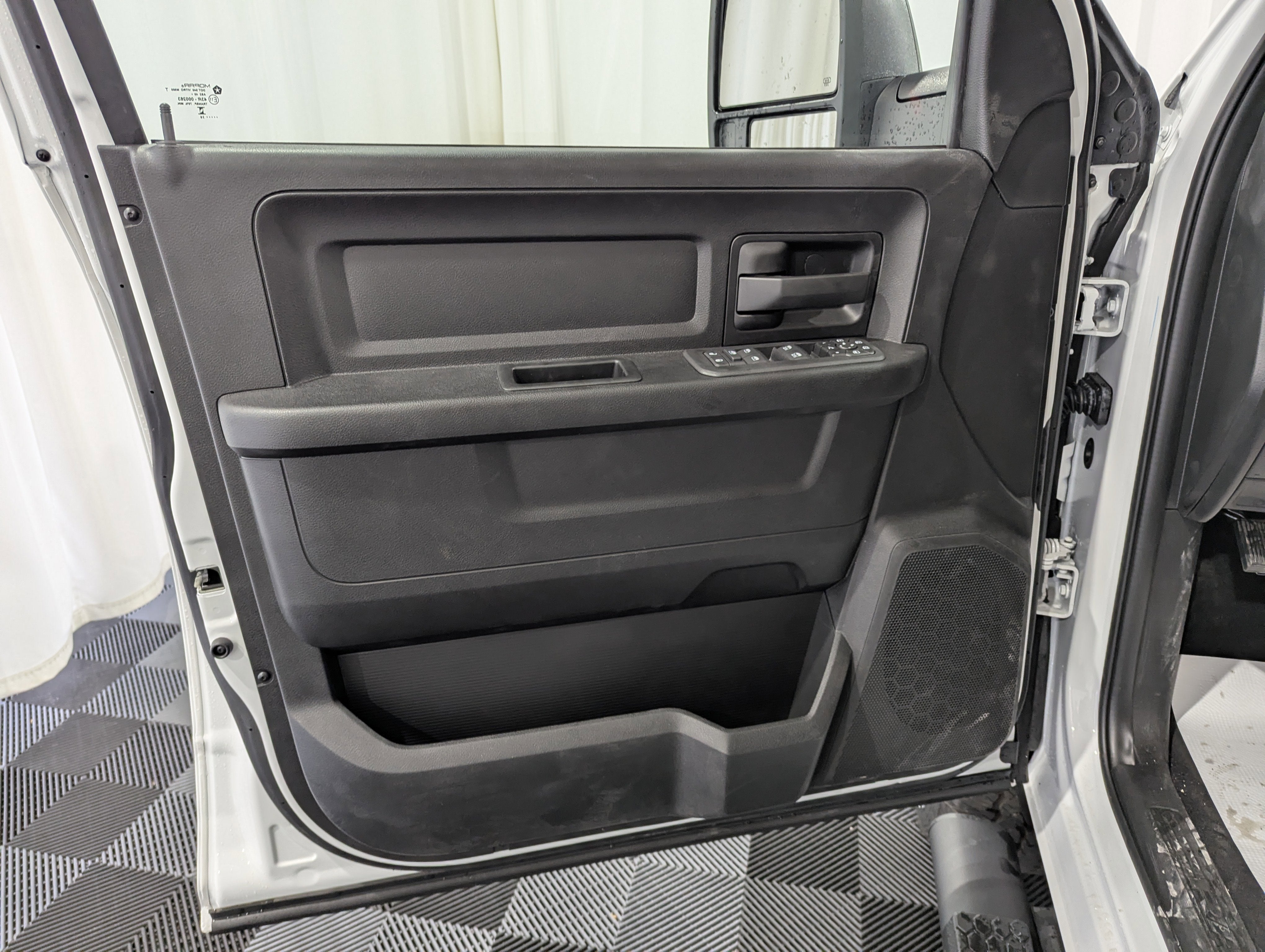 2026 RAM Ram 2500 RAM 2500 BLACK EXPRESS CREW CAB 4X4 6'4' BOX