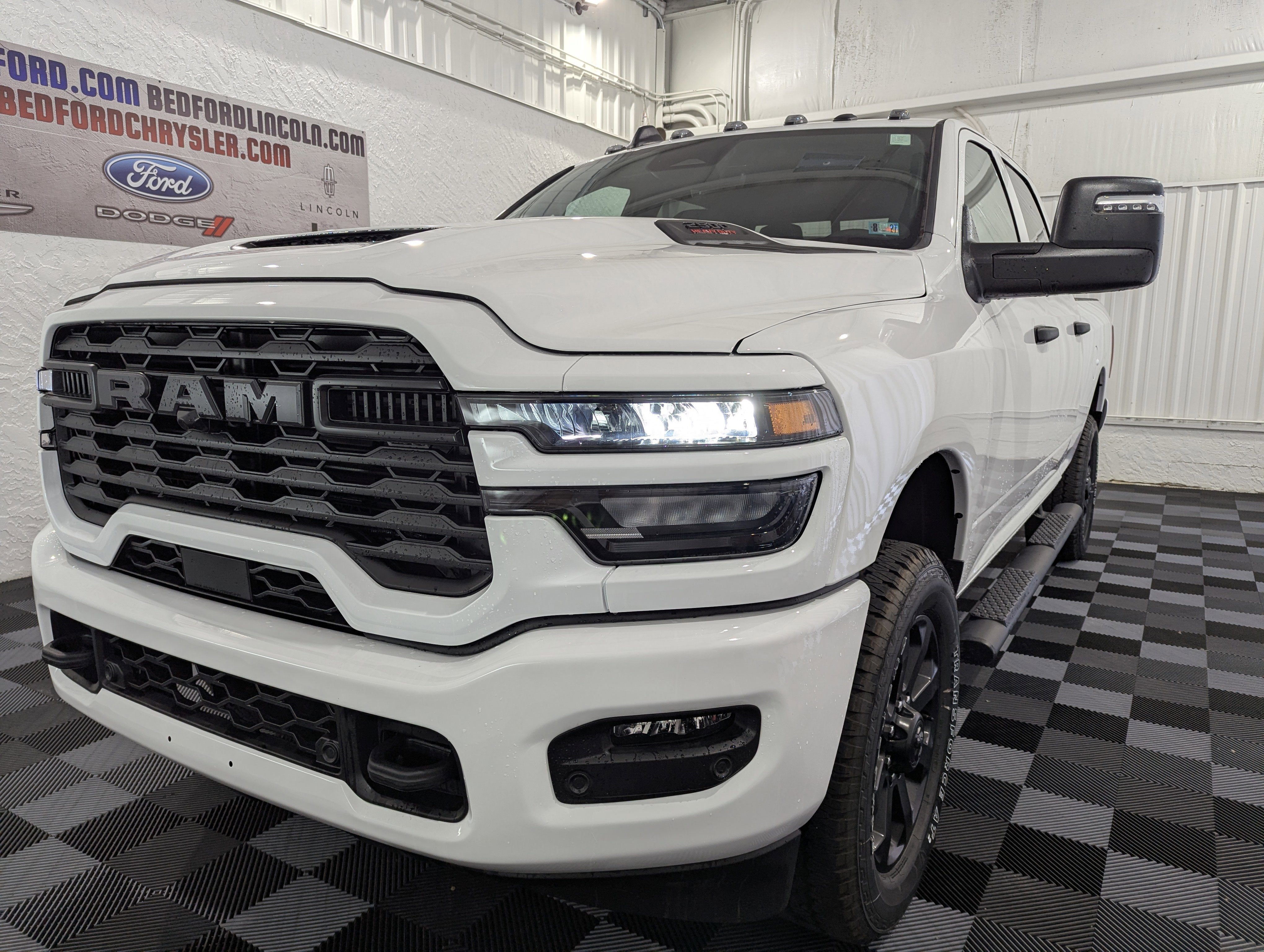 2026 RAM Ram 2500 RAM 2500 BLACK EXPRESS CREW CAB 4X4 6'4' BOX