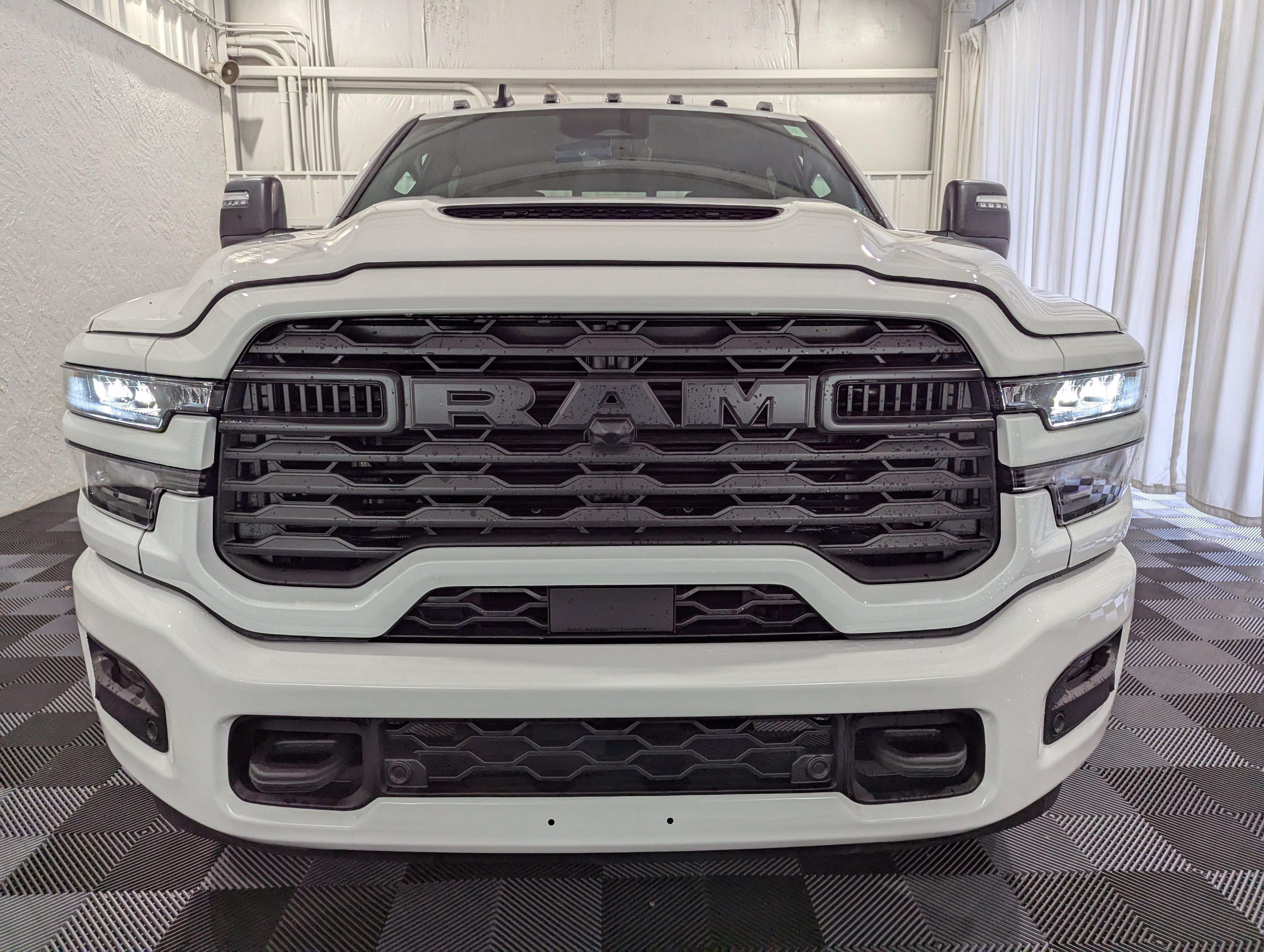 2026 RAM Ram 2500 RAM 2500 BLACK EXPRESS CREW CAB 4X4 6'4' BOX