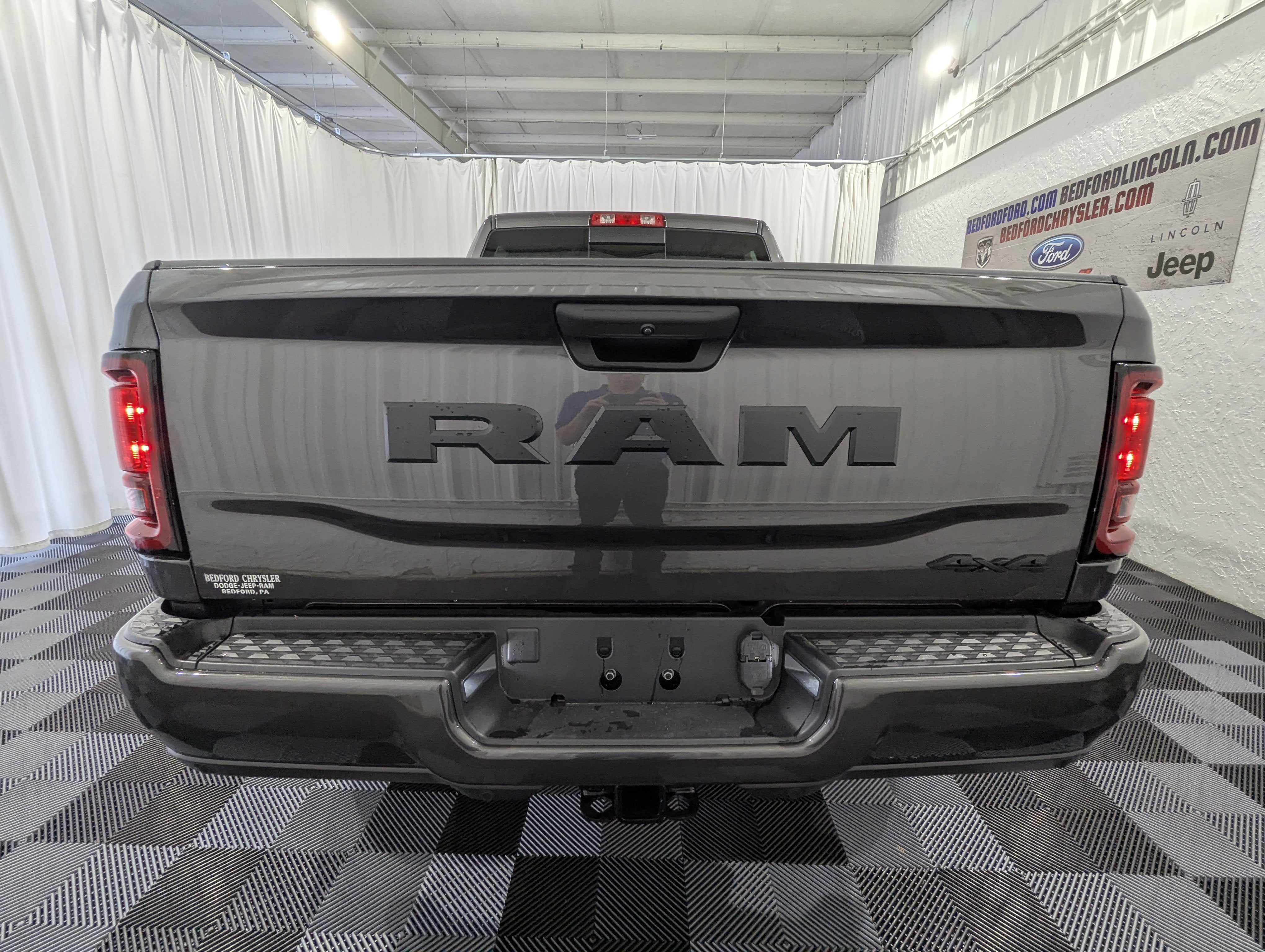 2026 RAM 2500 RAM 2500 BLACK EXPRESS CREW CAB 4X4 6'4' BOX