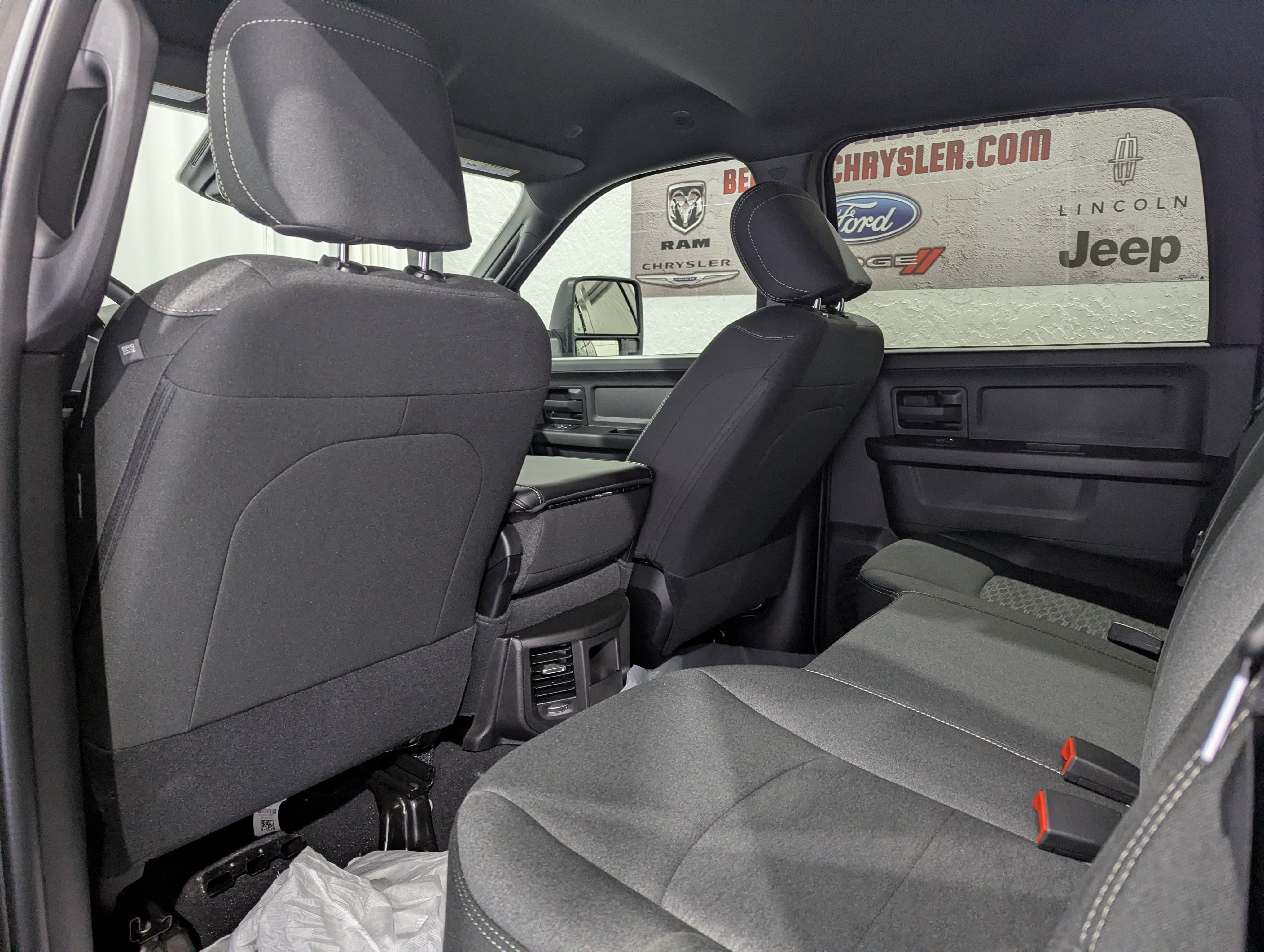 2026 RAM 2500 RAM 2500 BLACK EXPRESS CREW CAB 4X4 6'4' BOX