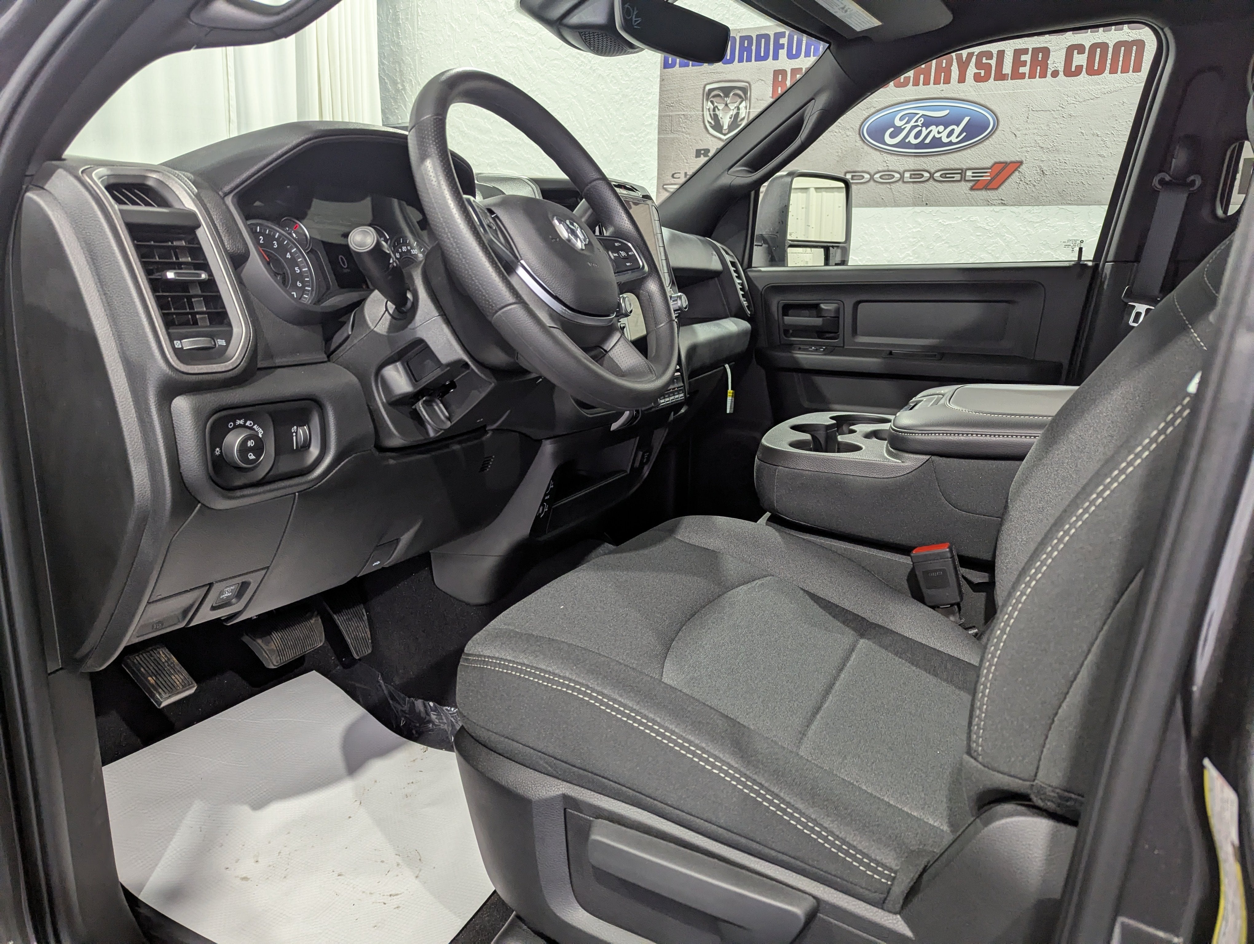 2026 RAM 2500 RAM 2500 BLACK EXPRESS CREW CAB 4X4 6'4' BOX