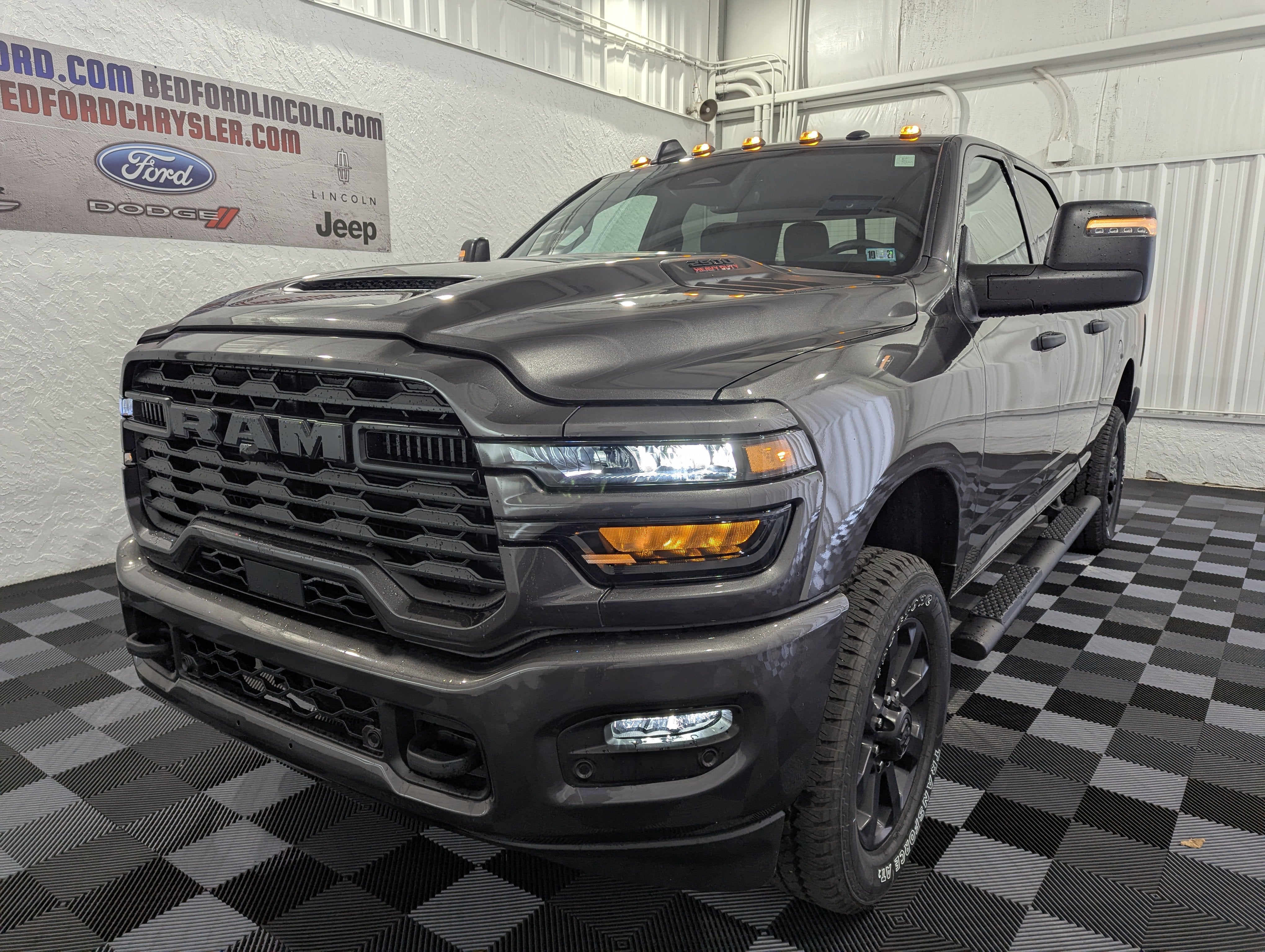 2026 RAM 2500 RAM 2500 BLACK EXPRESS CREW CAB 4X4 6'4' BOX