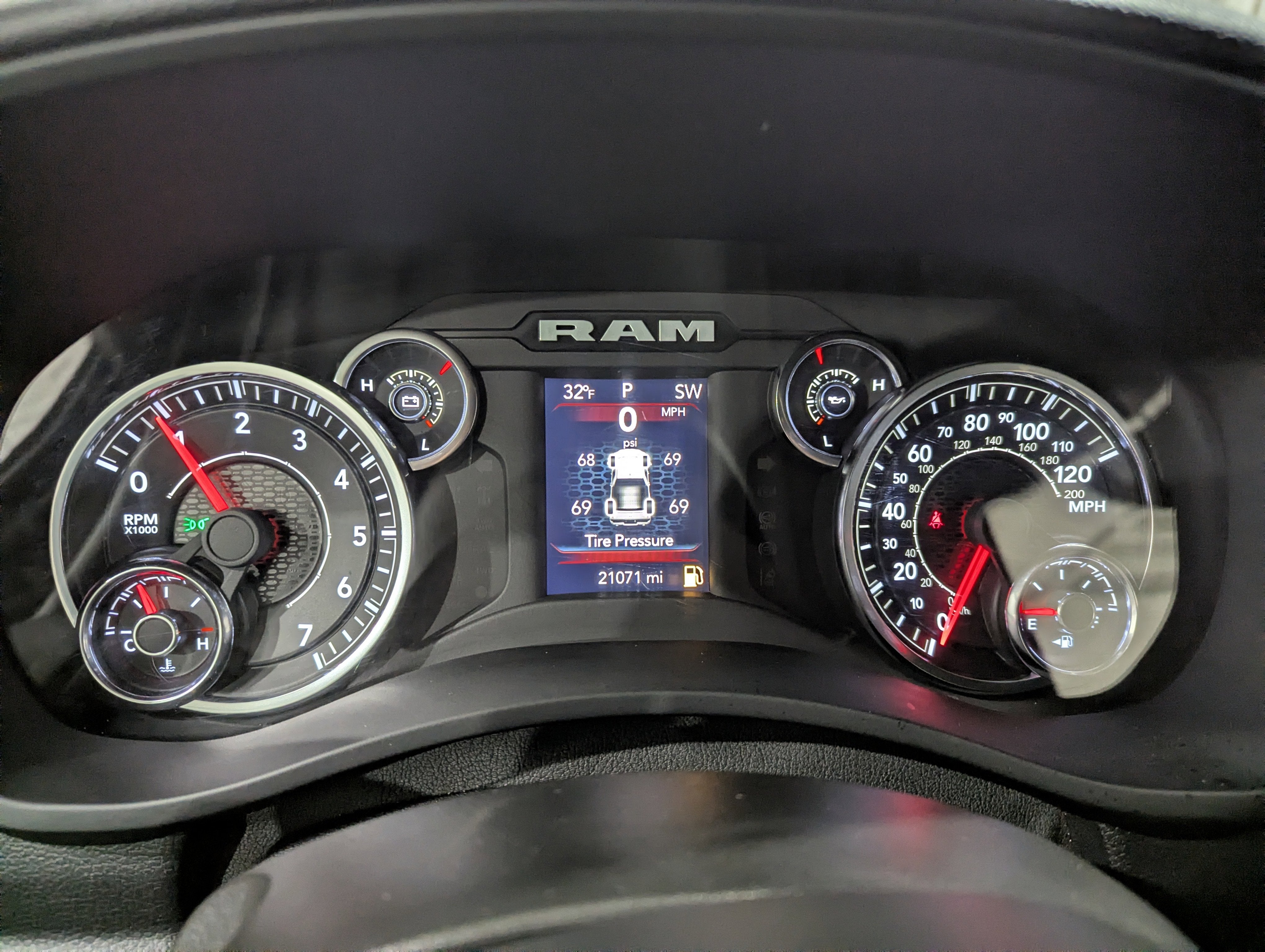 2024 RAM 2500 Big Horn Crew Cab 4x4 6'4' Box