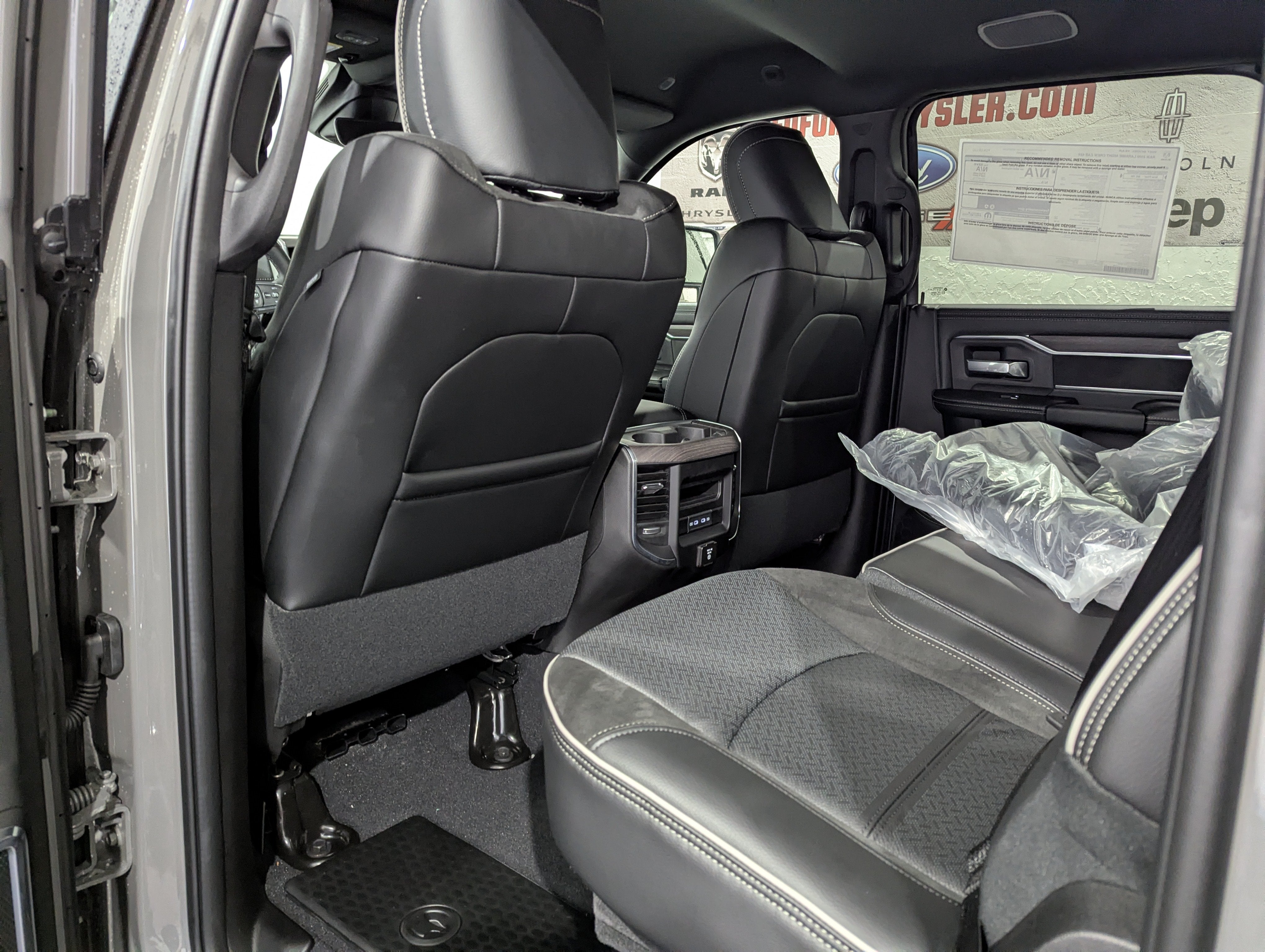 2027 RAM 2500 RAM 2500 LARAMIE CREW CAB 4X4 6'4' BOX