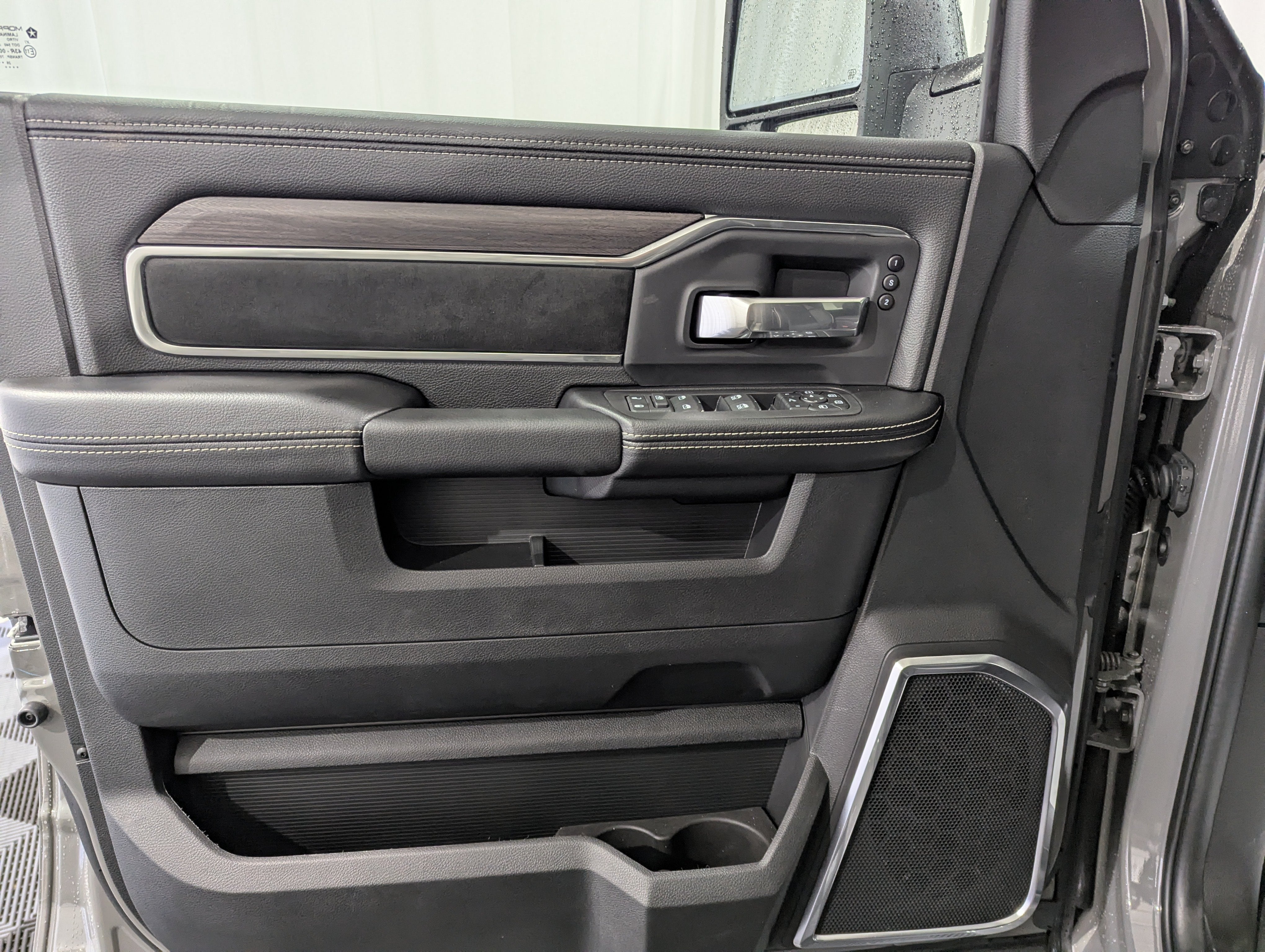 2027 RAM 2500 RAM 2500 LARAMIE CREW CAB 4X4 6'4' BOX