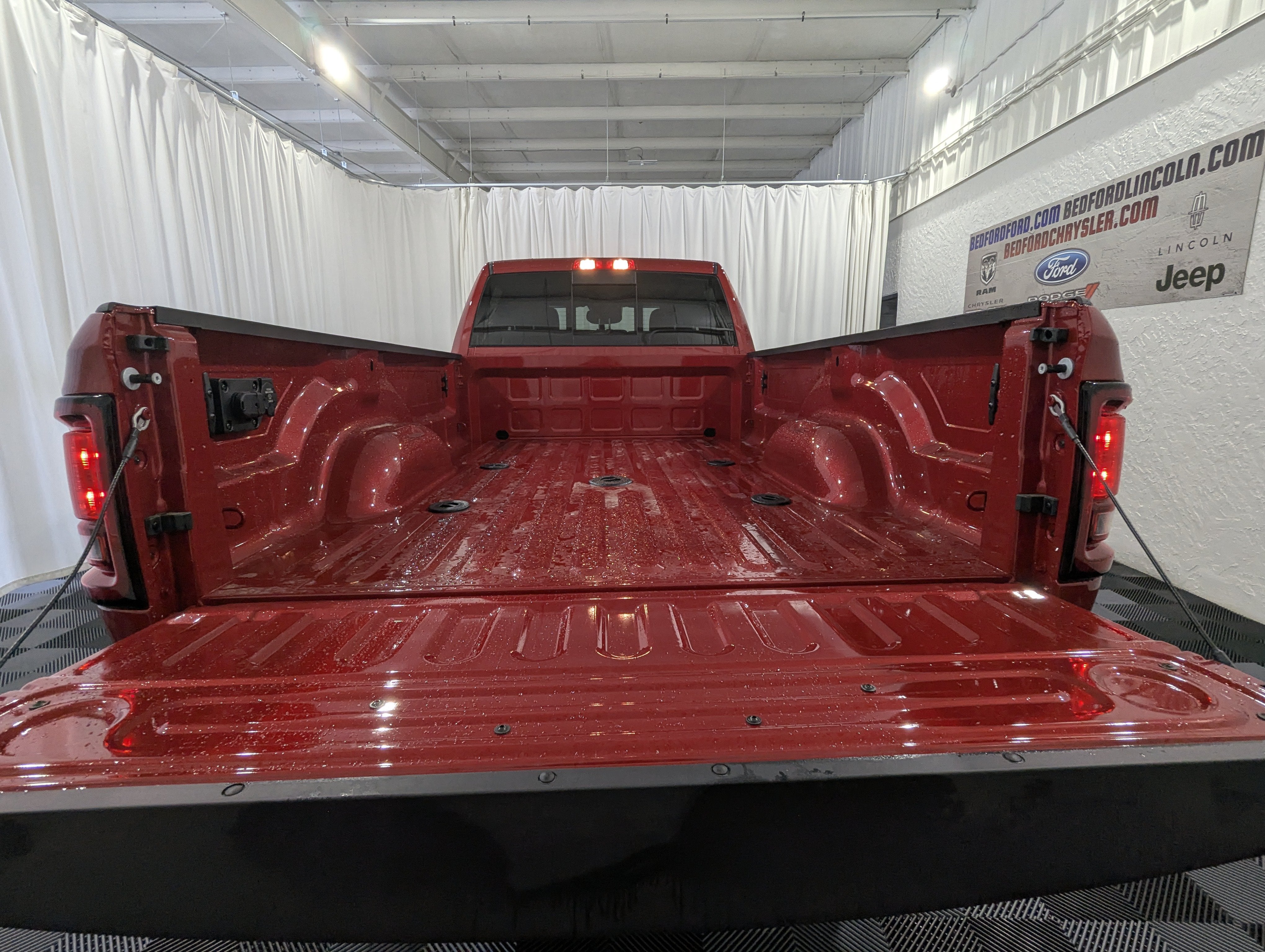 2027 RAM 2500 RAM 2500 BLACK EXPRESS CREW CAB 4X4 8' BOX