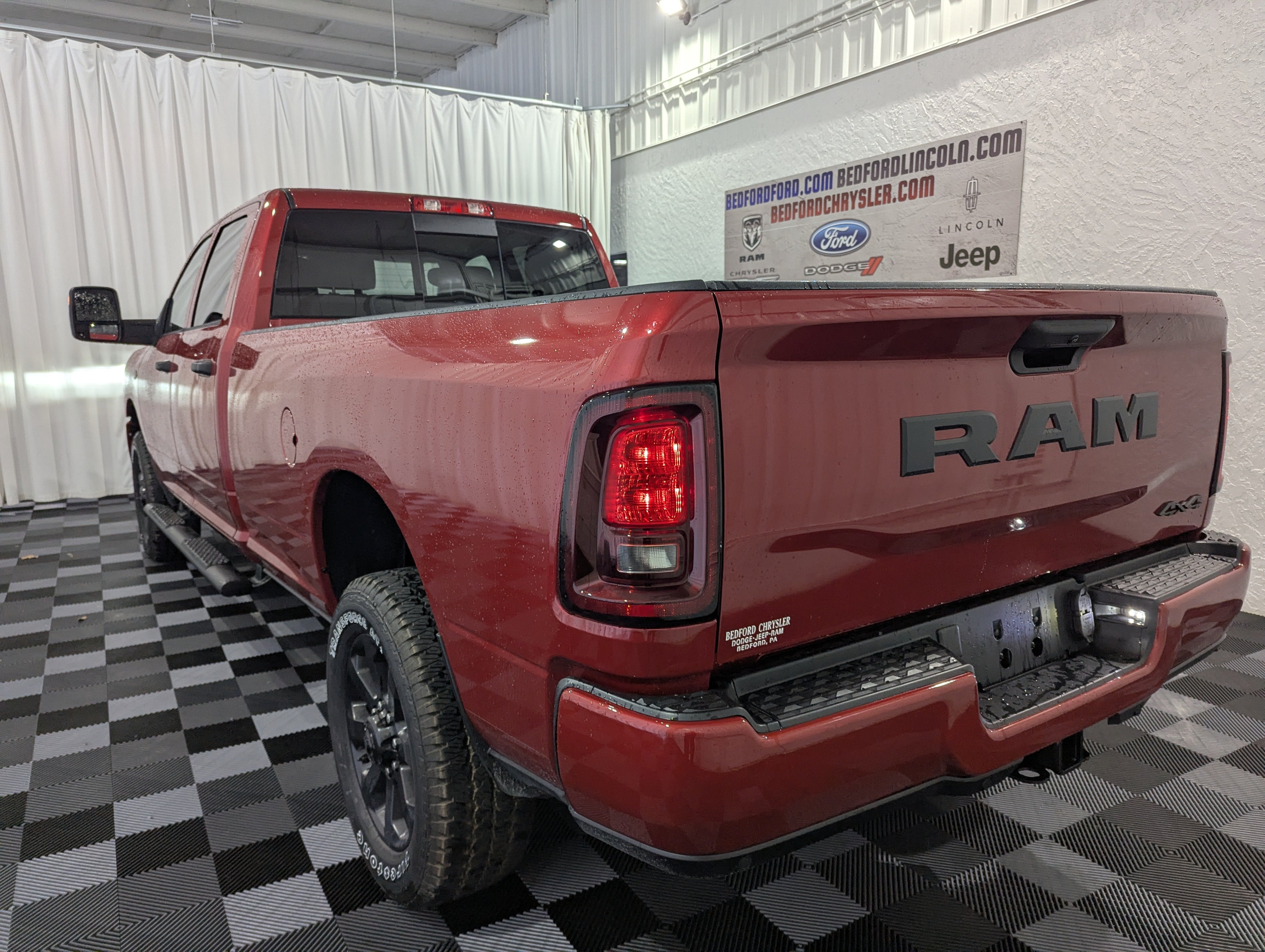 2027 RAM 2500 RAM 2500 BLACK EXPRESS CREW CAB 4X4 8' BOX