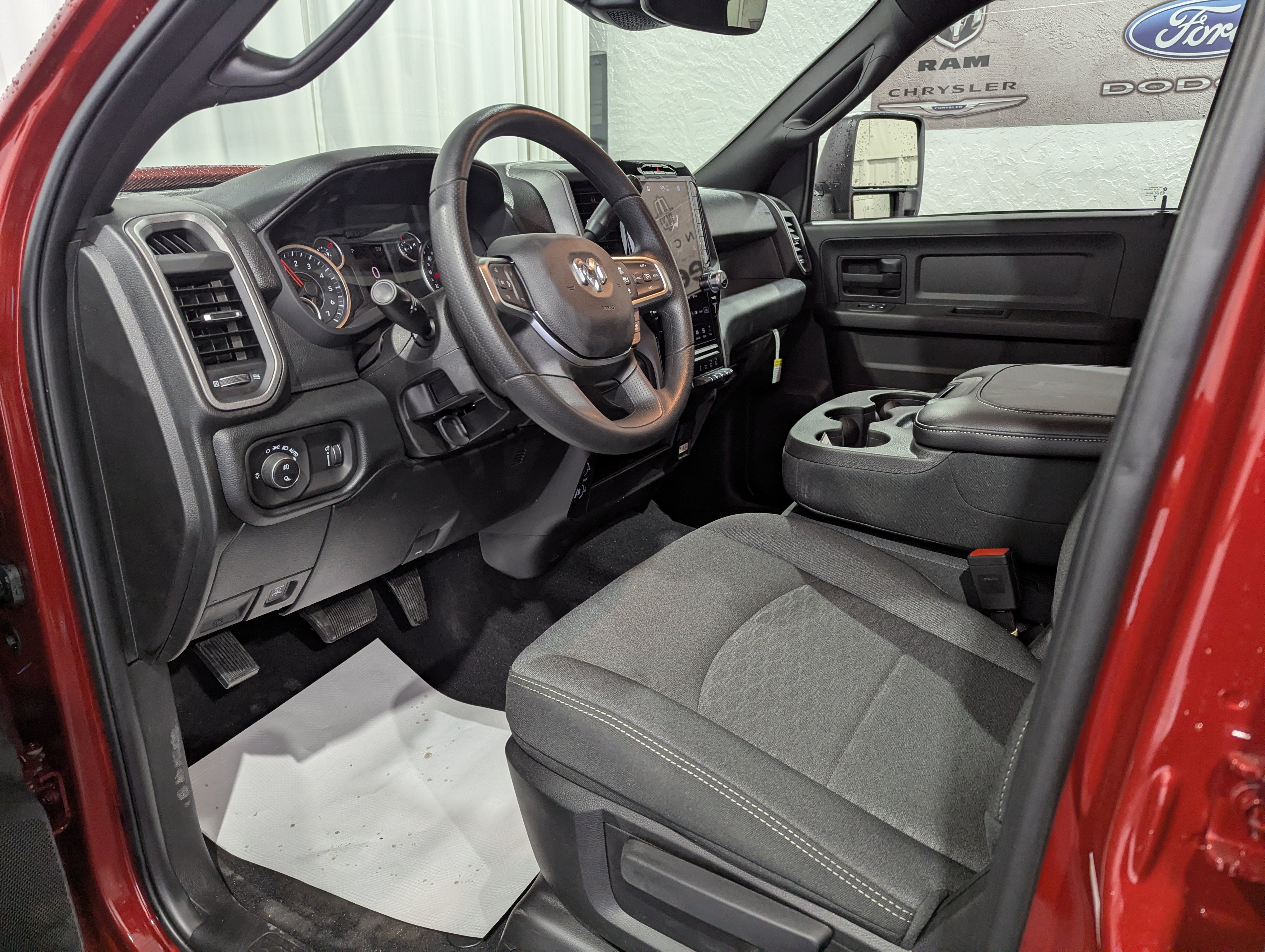 2027 RAM 2500 RAM 2500 BLACK EXPRESS CREW CAB 4X4 8' BOX