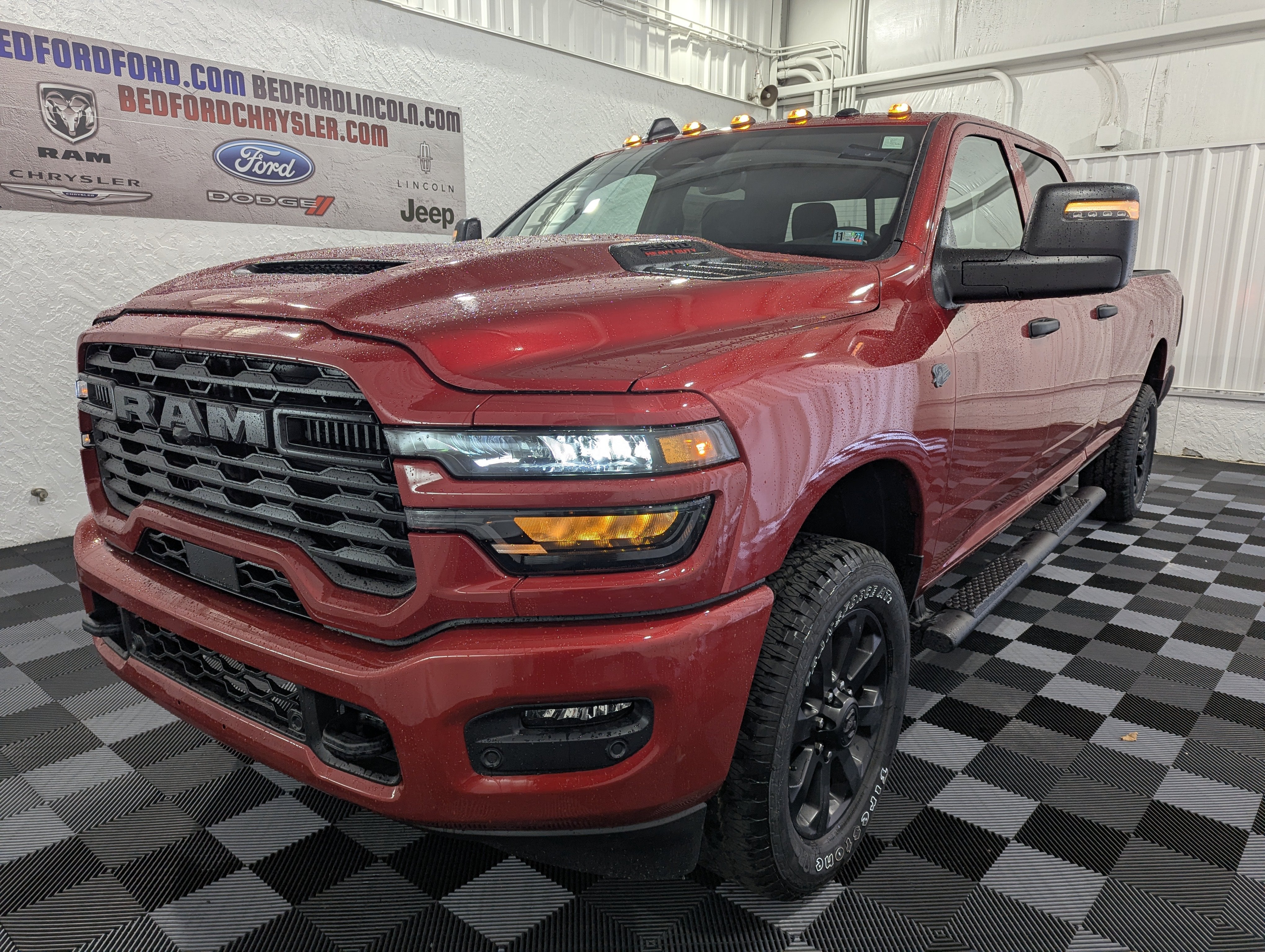 2027 RAM 2500 RAM 2500 BLACK EXPRESS CREW CAB 4X4 8' BOX