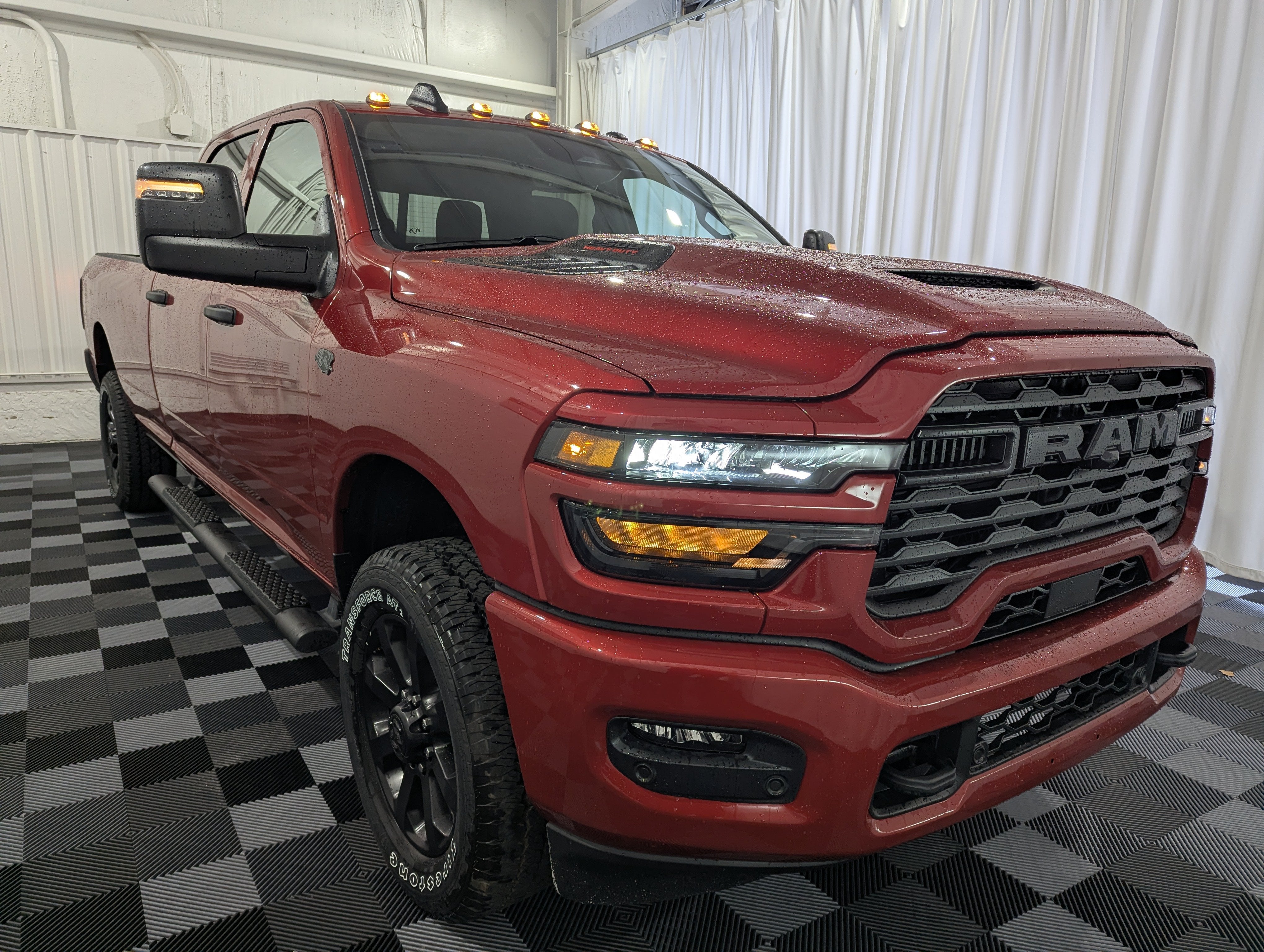 2027 RAM 2500 RAM 2500 BLACK EXPRESS CREW CAB 4X4 8' BOX