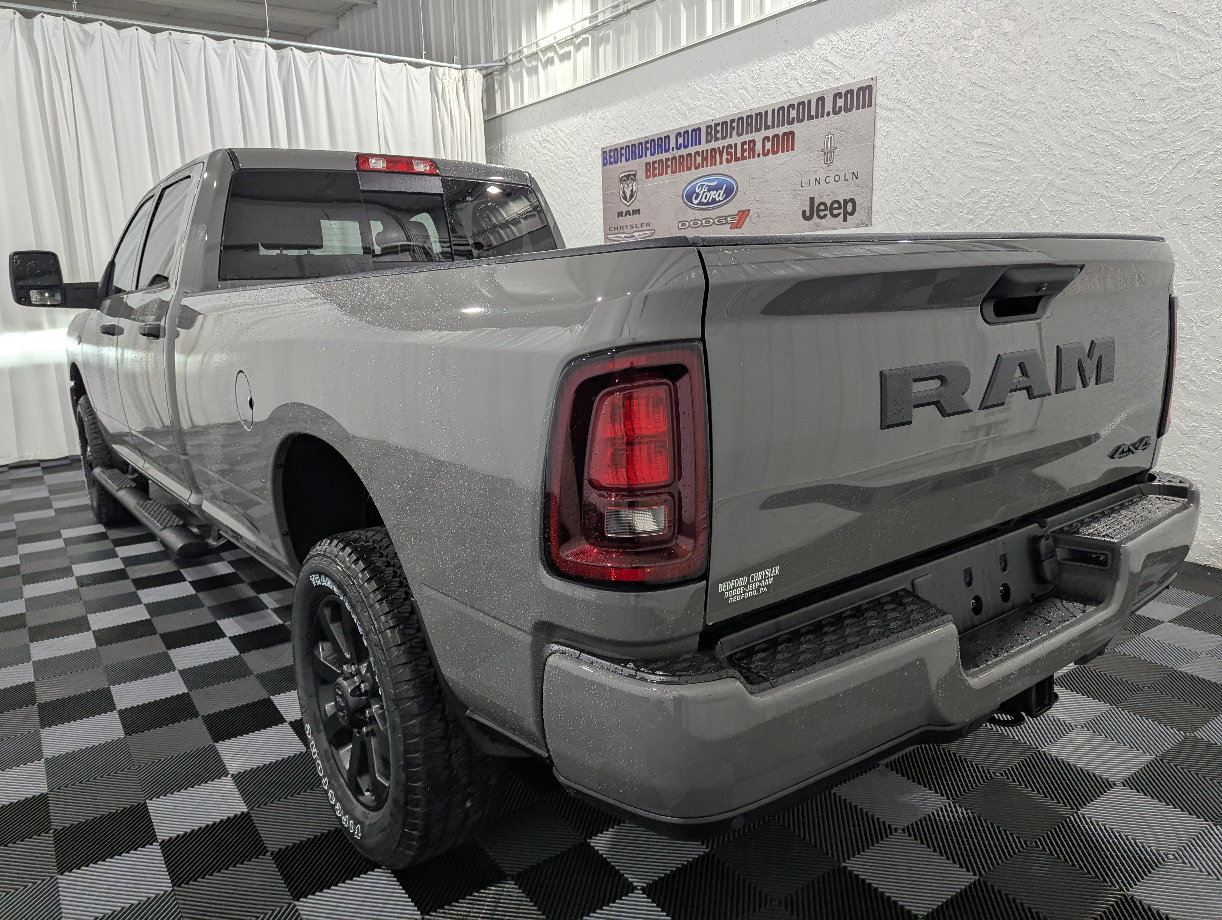 2027 RAM 2500 RAM 2500 BLACK EXPRESS CREW CAB 4X4 8' BOX
