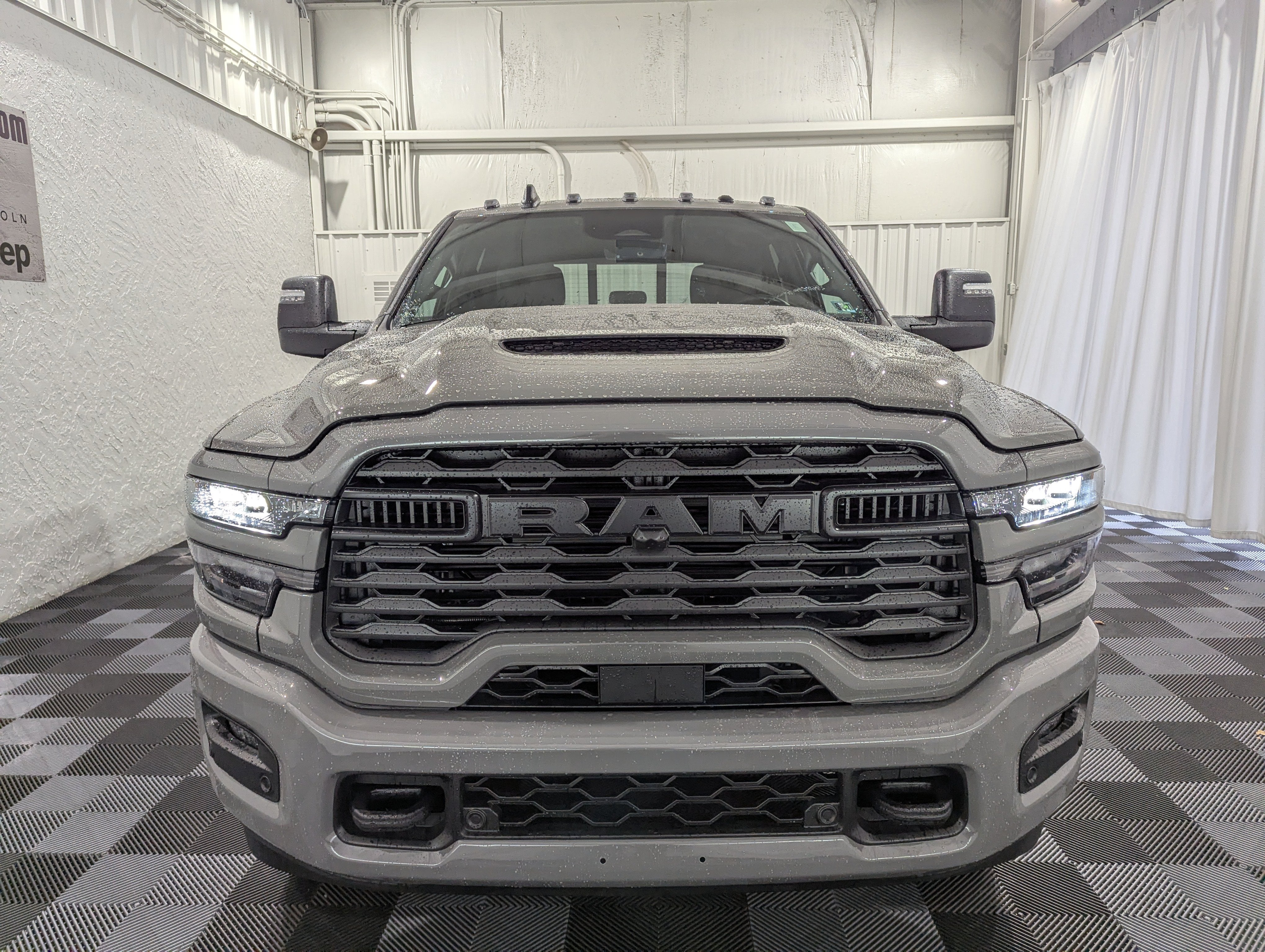 2027 RAM 2500 RAM 2500 BLACK EXPRESS CREW CAB 4X4 8' BOX