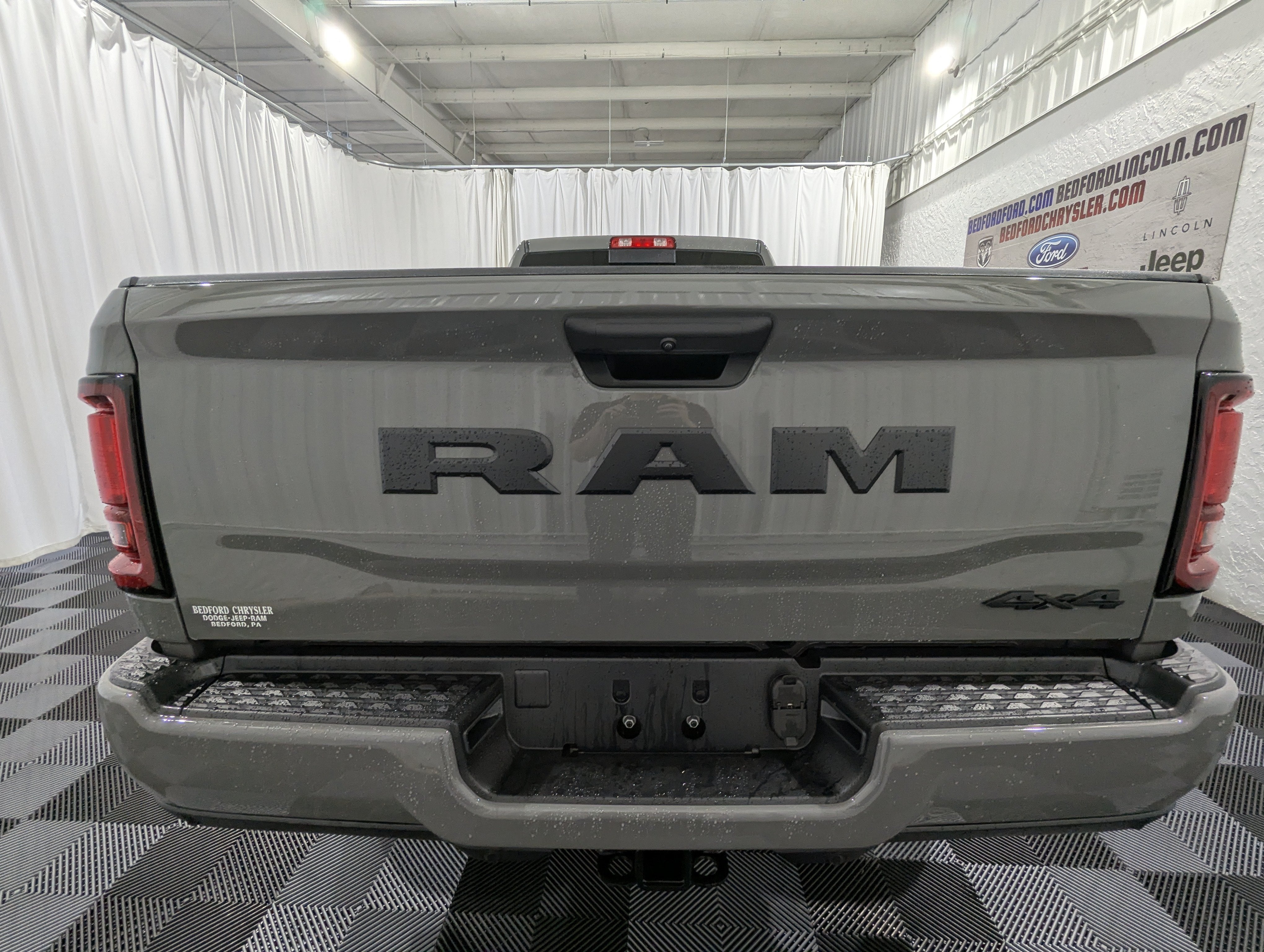 2027 RAM 2500 RAM 2500 BLACK EXPRESS CREW CAB 4X4 8' BOX