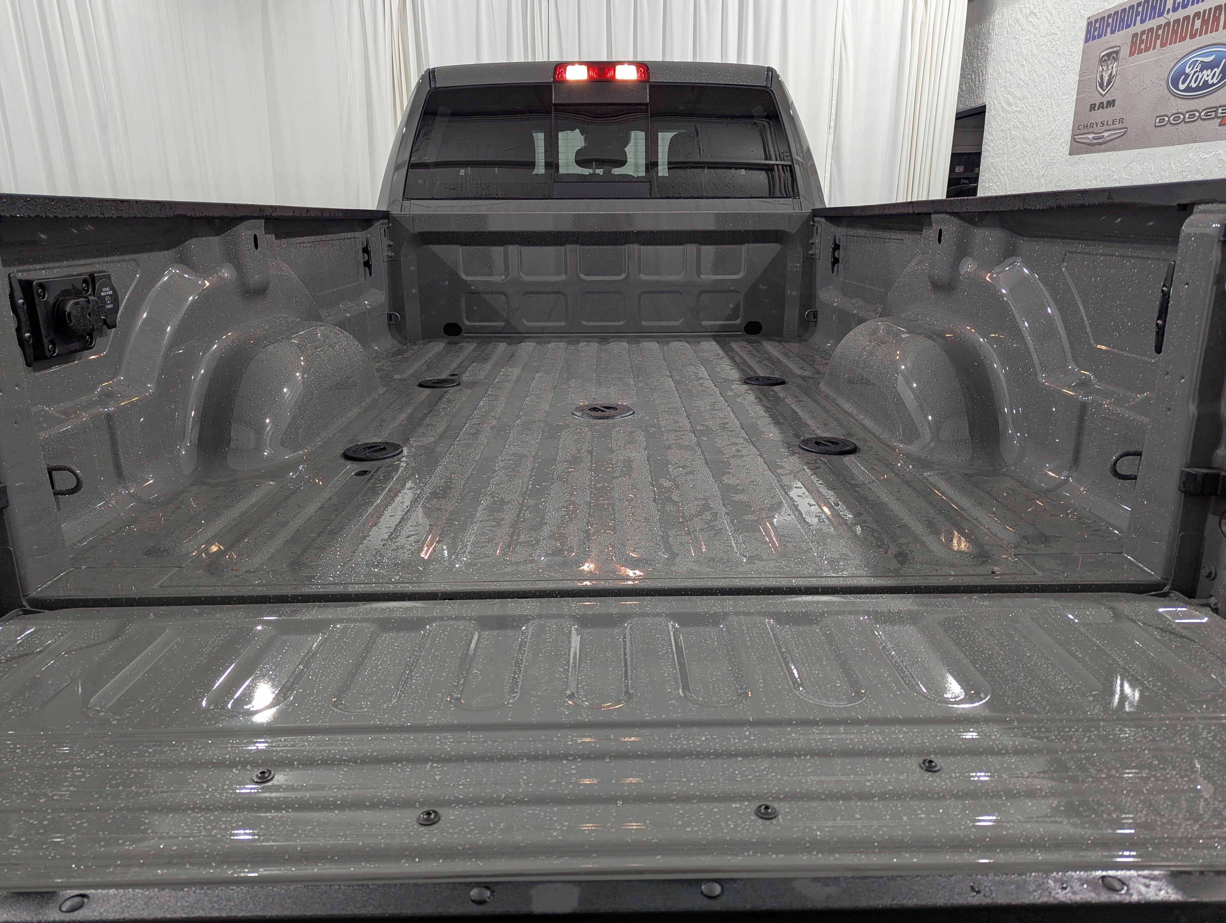 2027 RAM 2500 RAM 2500 BLACK EXPRESS CREW CAB 4X4 8' BOX