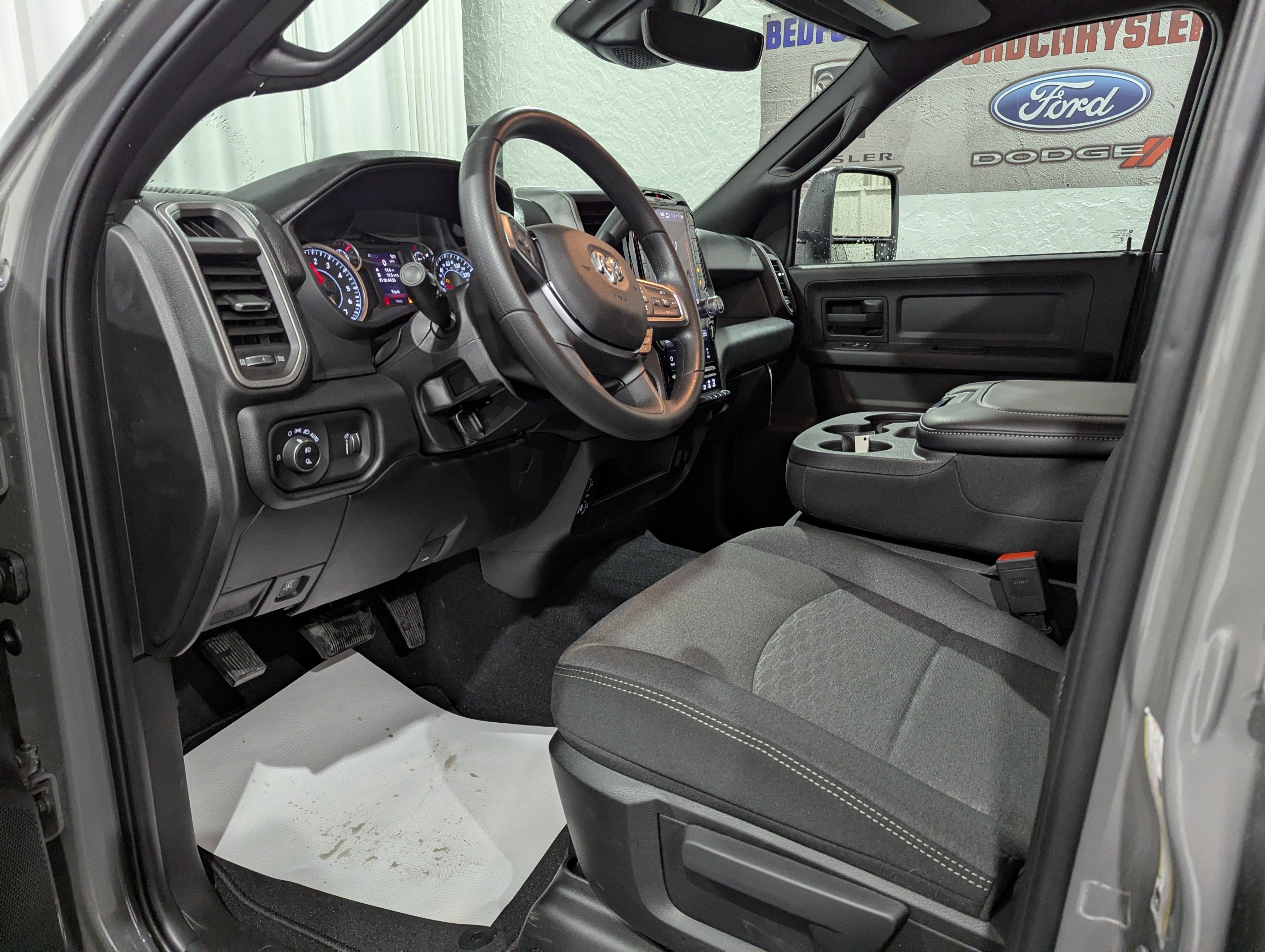 2027 RAM 2500 RAM 2500 BLACK EXPRESS CREW CAB 4X4 8' BOX