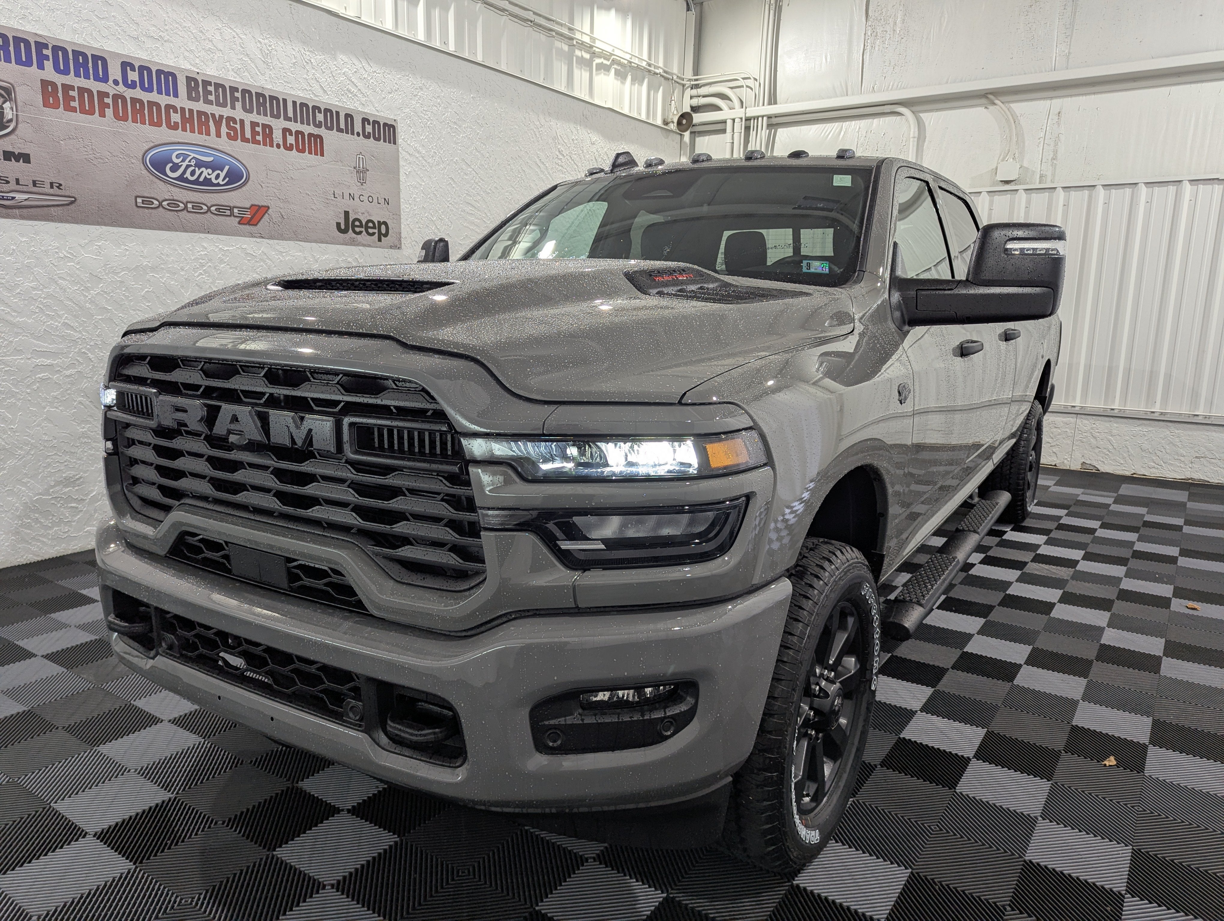 2027 RAM 2500 RAM 2500 BLACK EXPRESS CREW CAB 4X4 8' BOX