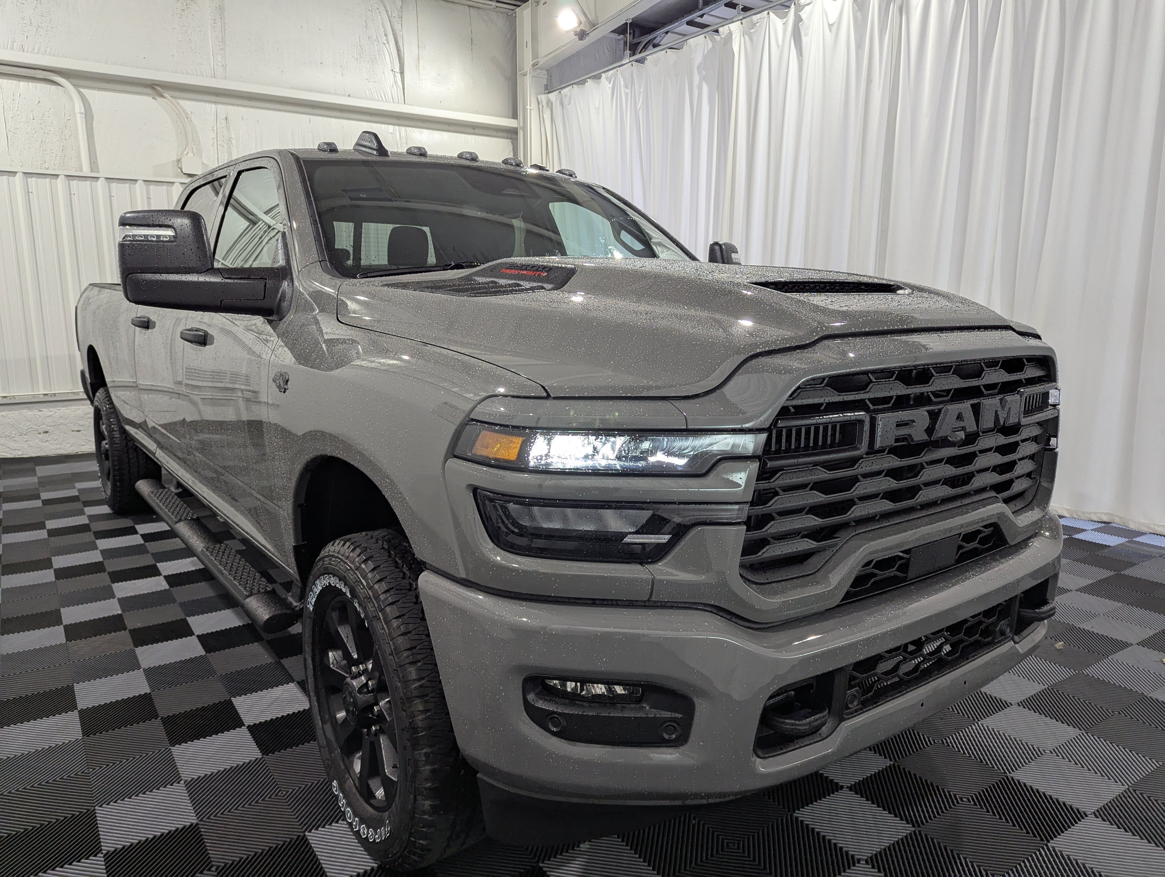 2027 RAM 2500 RAM 2500 BLACK EXPRESS CREW CAB 4X4 8' BOX