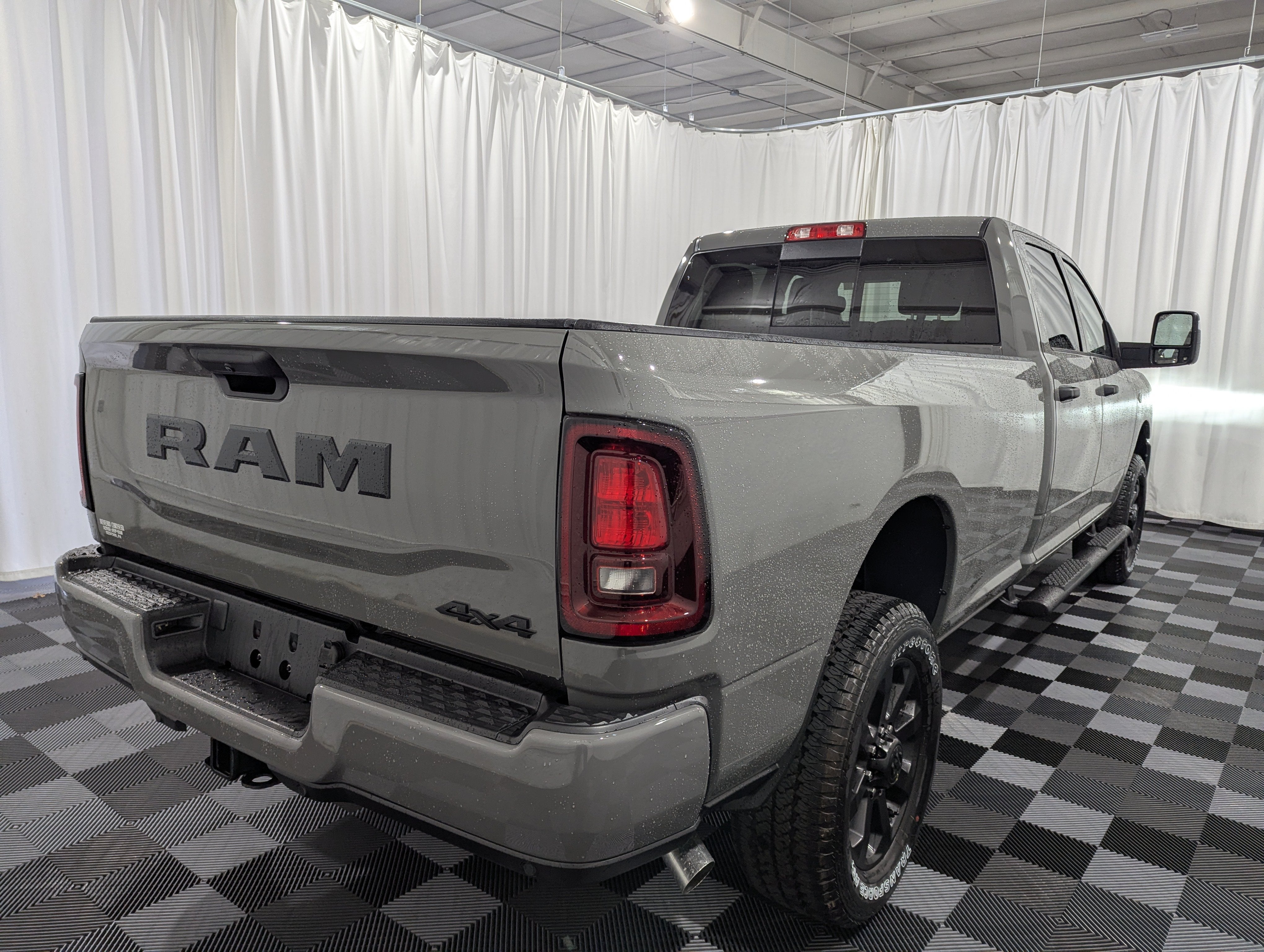 2027 RAM 2500 RAM 2500 BLACK EXPRESS CREW CAB 4X4 8' BOX
