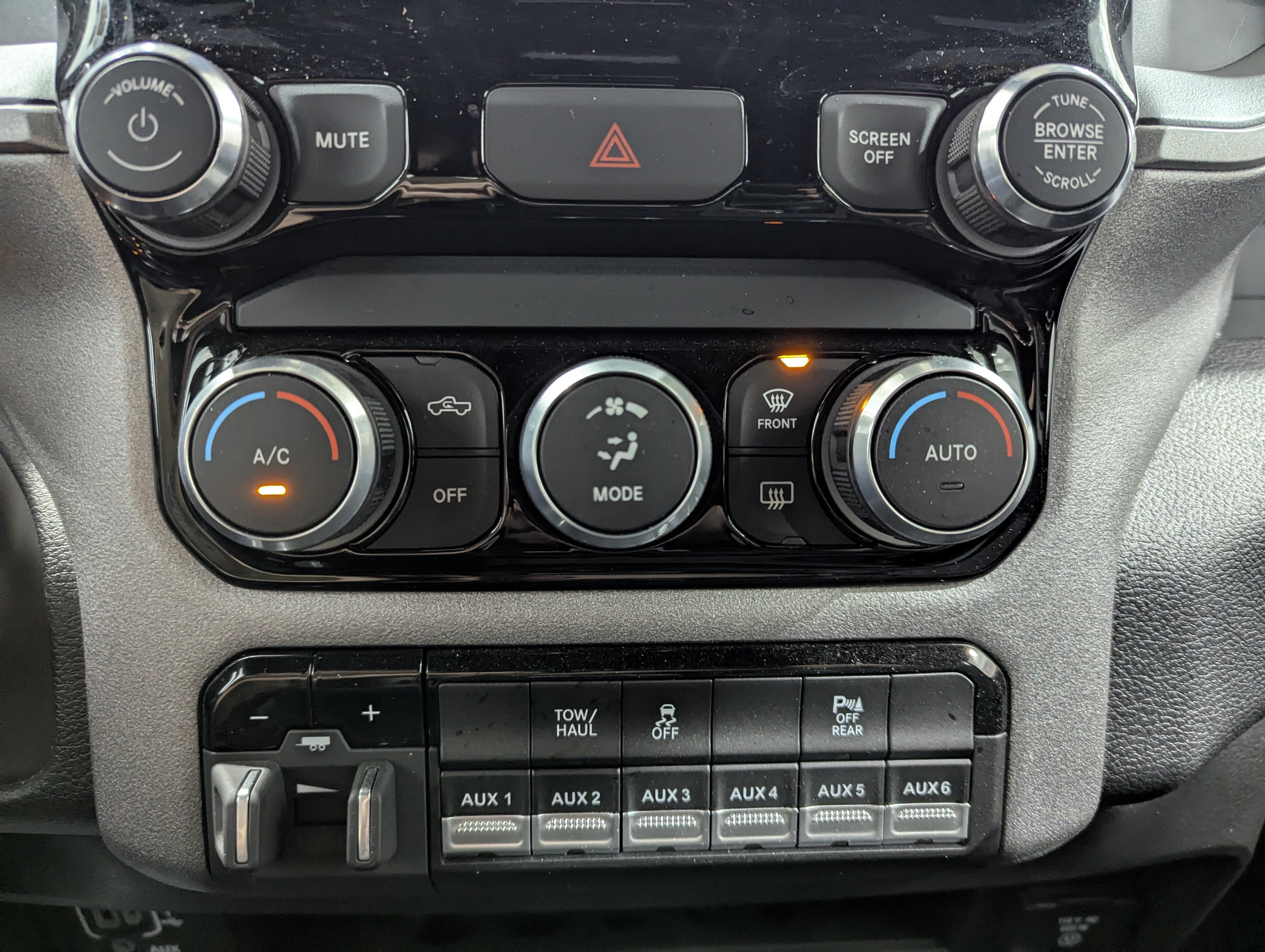 2024 RAM 2500 Tradesman Crew Cab 4x4 8' Box