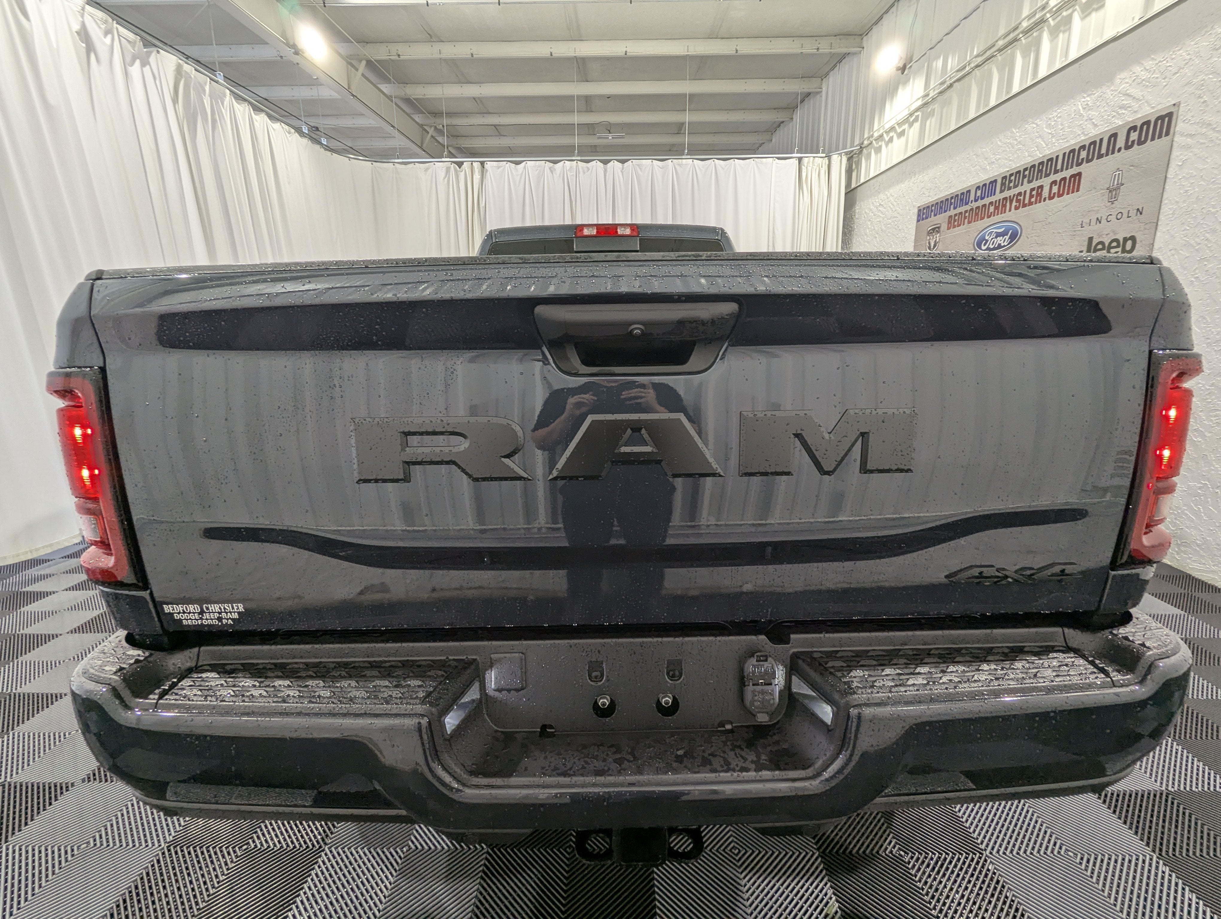 2027 RAM 2500 RAM 2500 BLACK EXPRESS CREW CAB 4X4 8' BOX