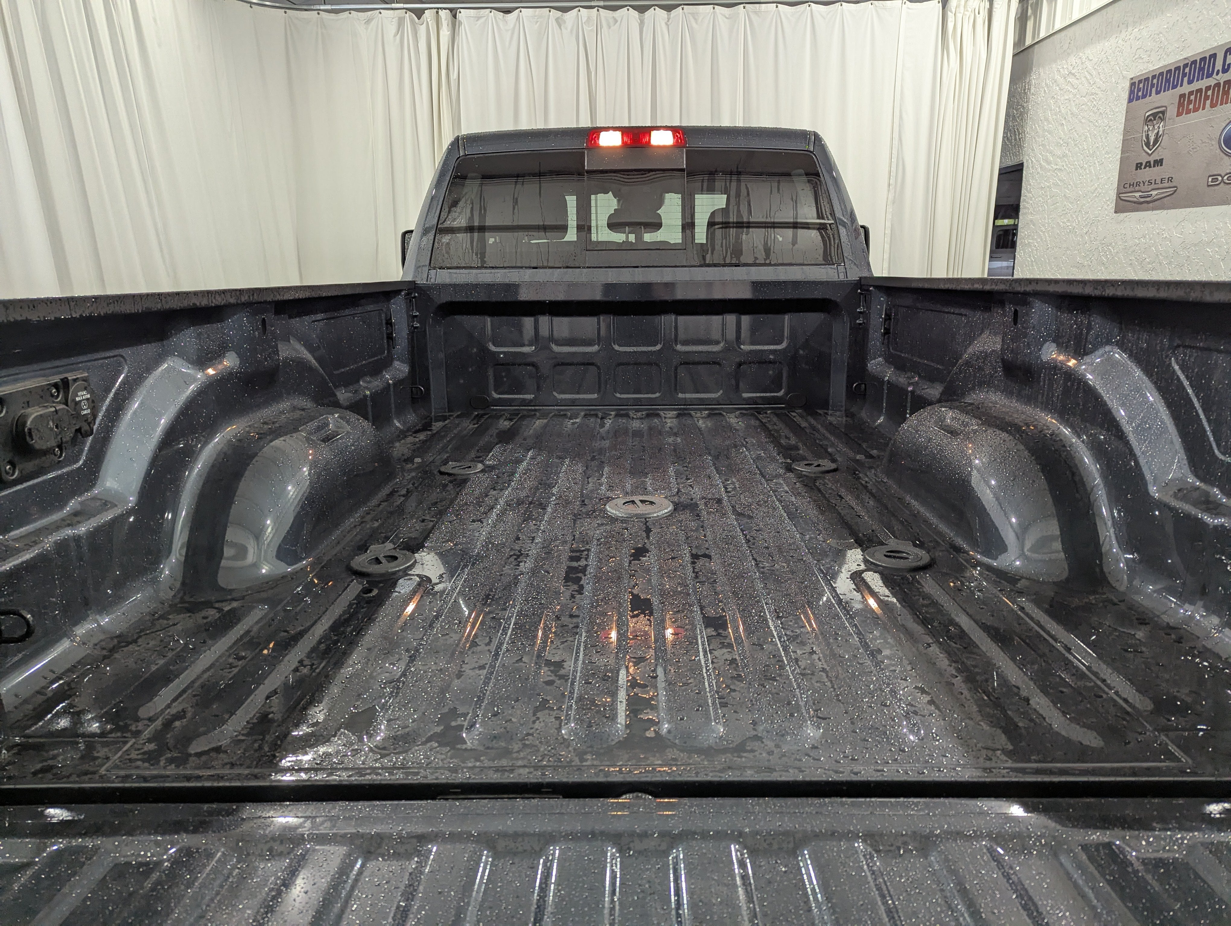2027 RAM 2500 RAM 2500 BLACK EXPRESS CREW CAB 4X4 8' BOX