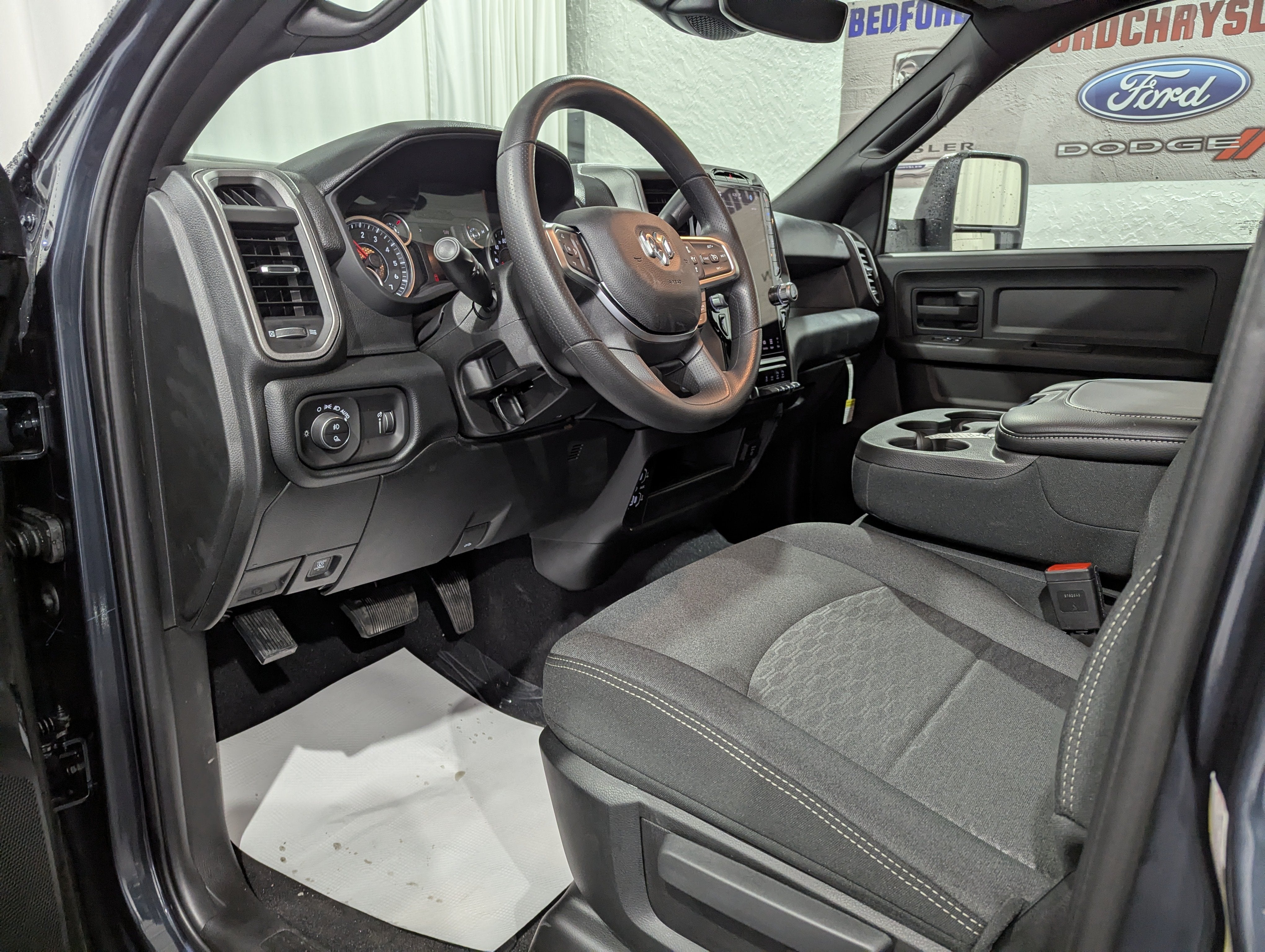 2027 RAM 2500 RAM 2500 BLACK EXPRESS CREW CAB 4X4 8' BOX