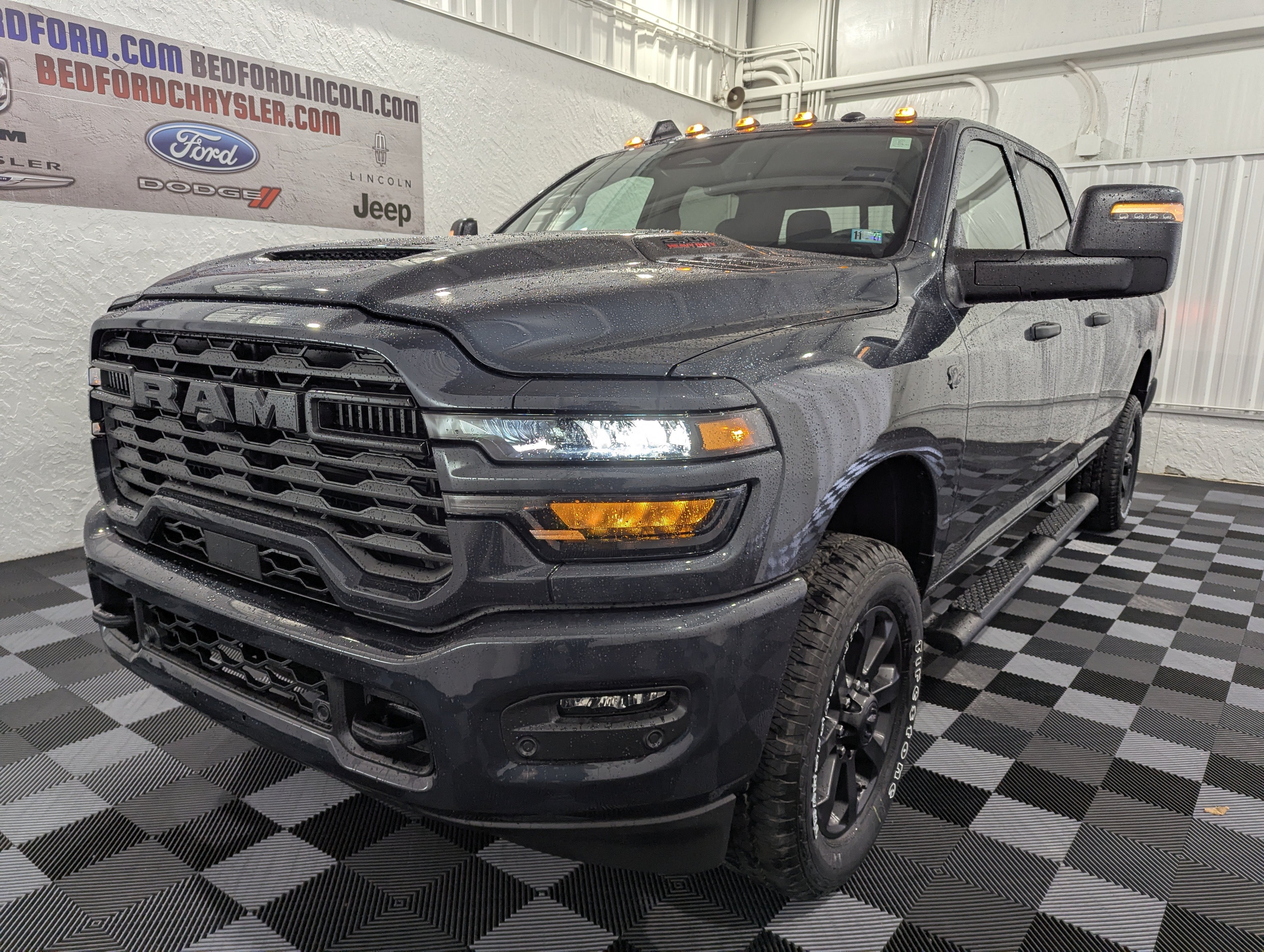 2027 RAM 2500 RAM 2500 BLACK EXPRESS CREW CAB 4X4 8' BOX