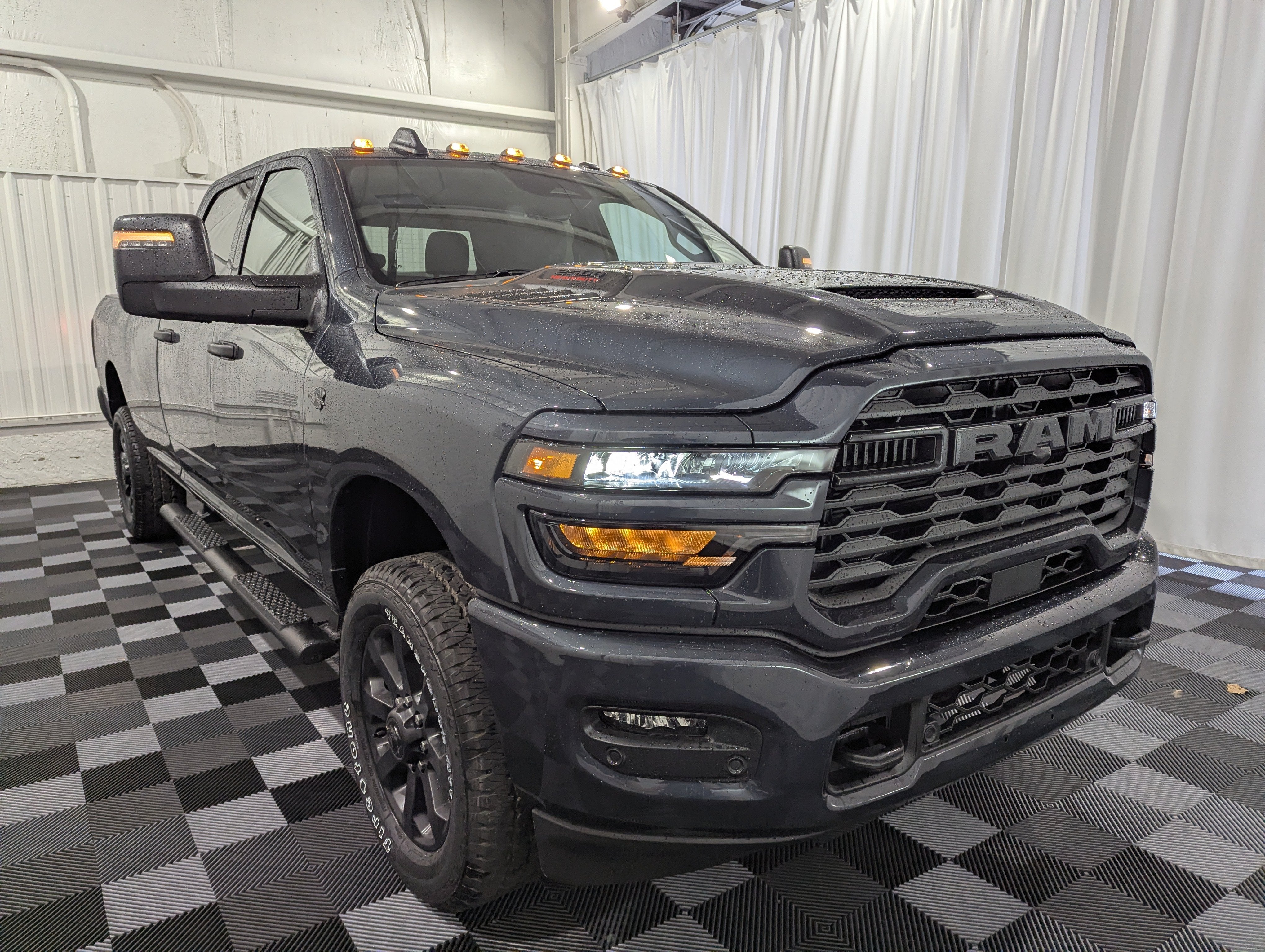 2027 RAM 2500 RAM 2500 BLACK EXPRESS CREW CAB 4X4 8' BOX