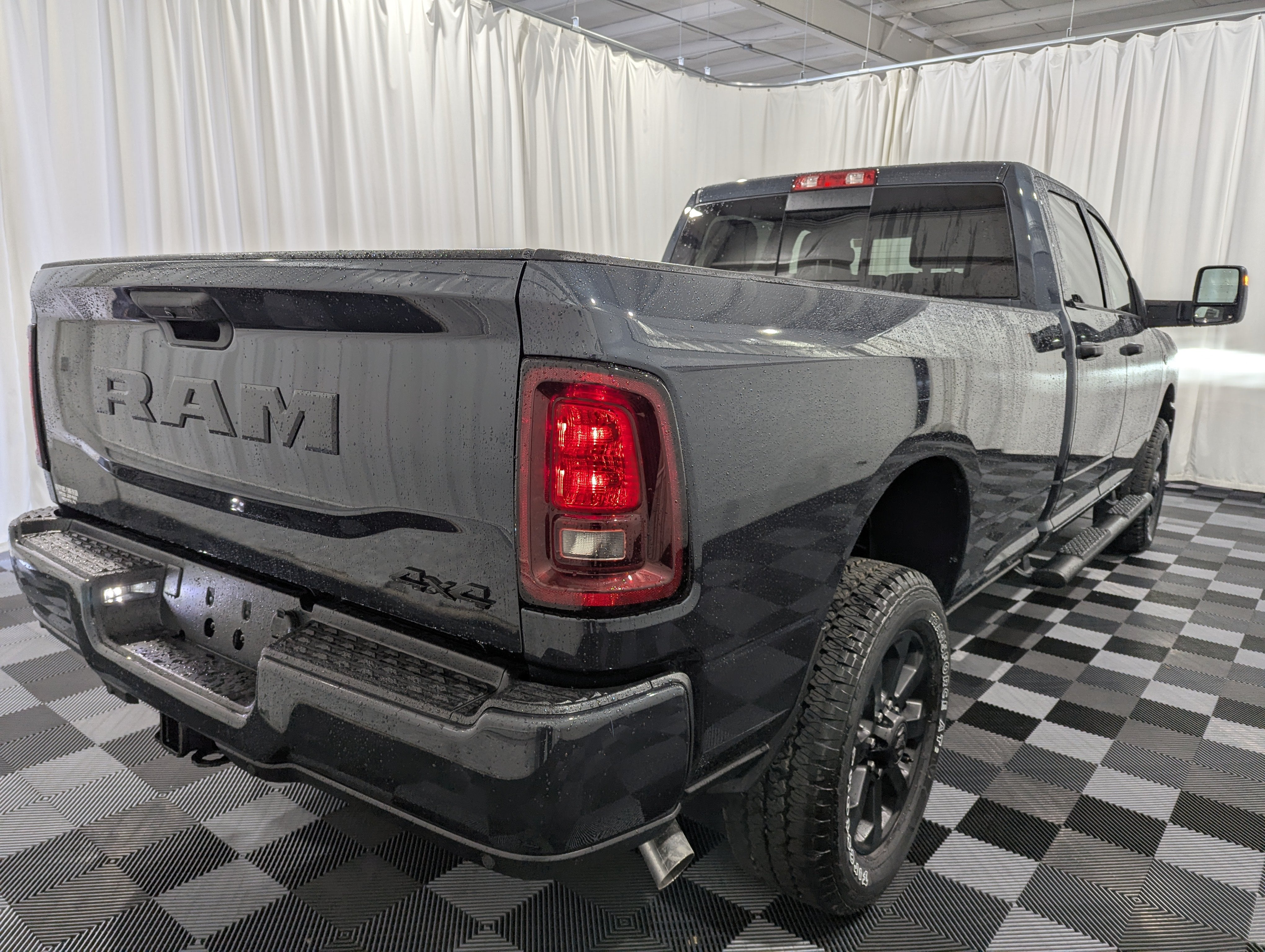 2027 RAM 2500 RAM 2500 BLACK EXPRESS CREW CAB 4X4 8' BOX