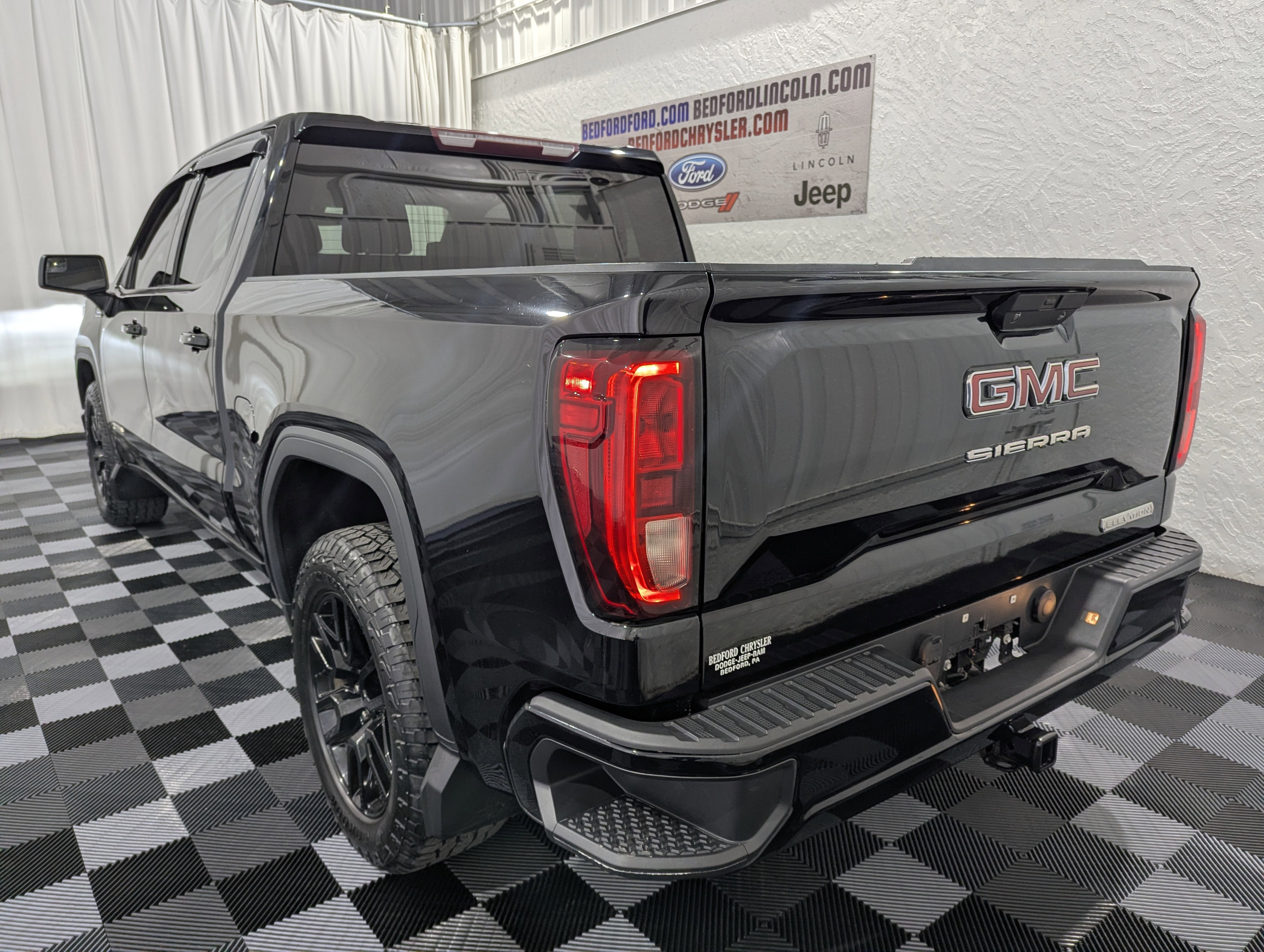 2020 GMC Sierra 1500 4WD Crew Cab Short Box Elevation