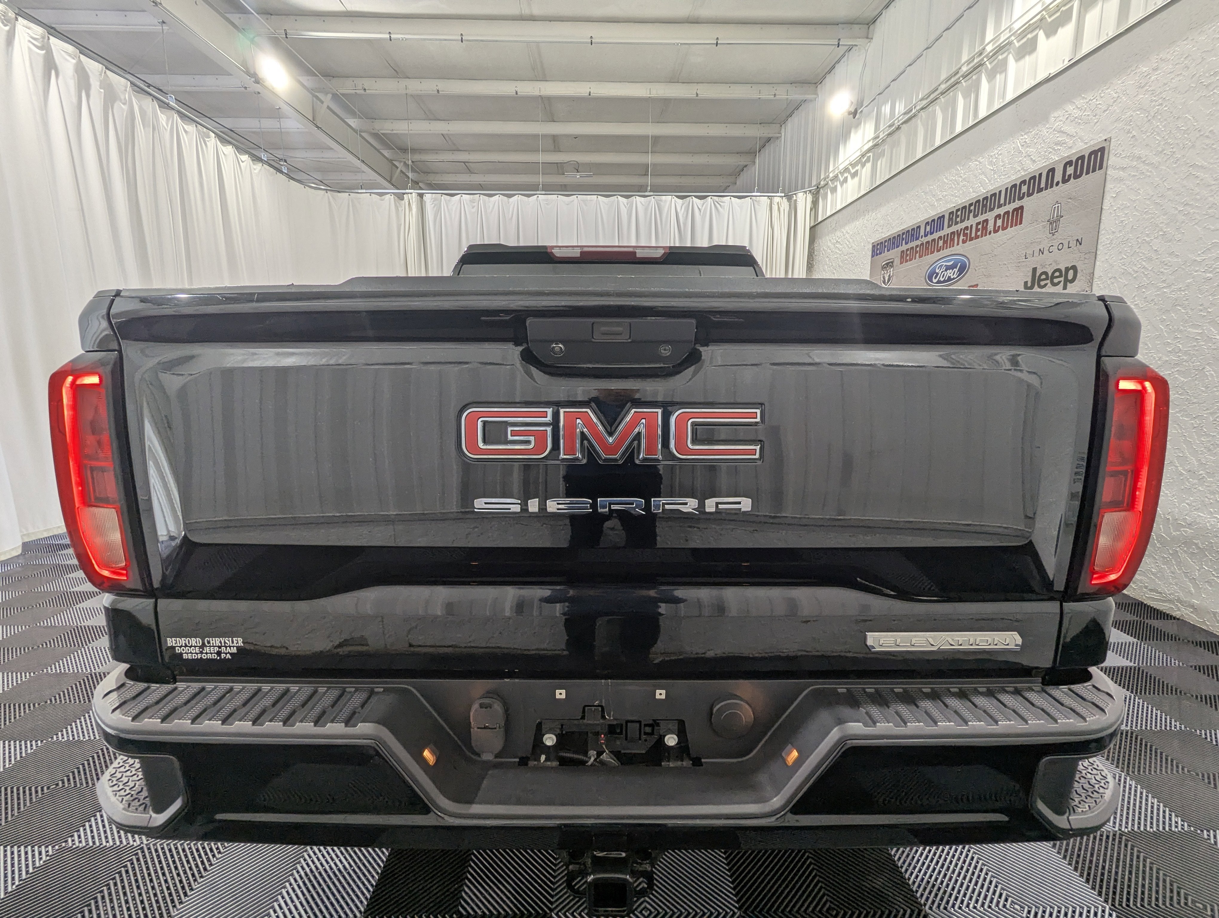 2020 GMC Sierra 1500 4WD Crew Cab Short Box Elevation