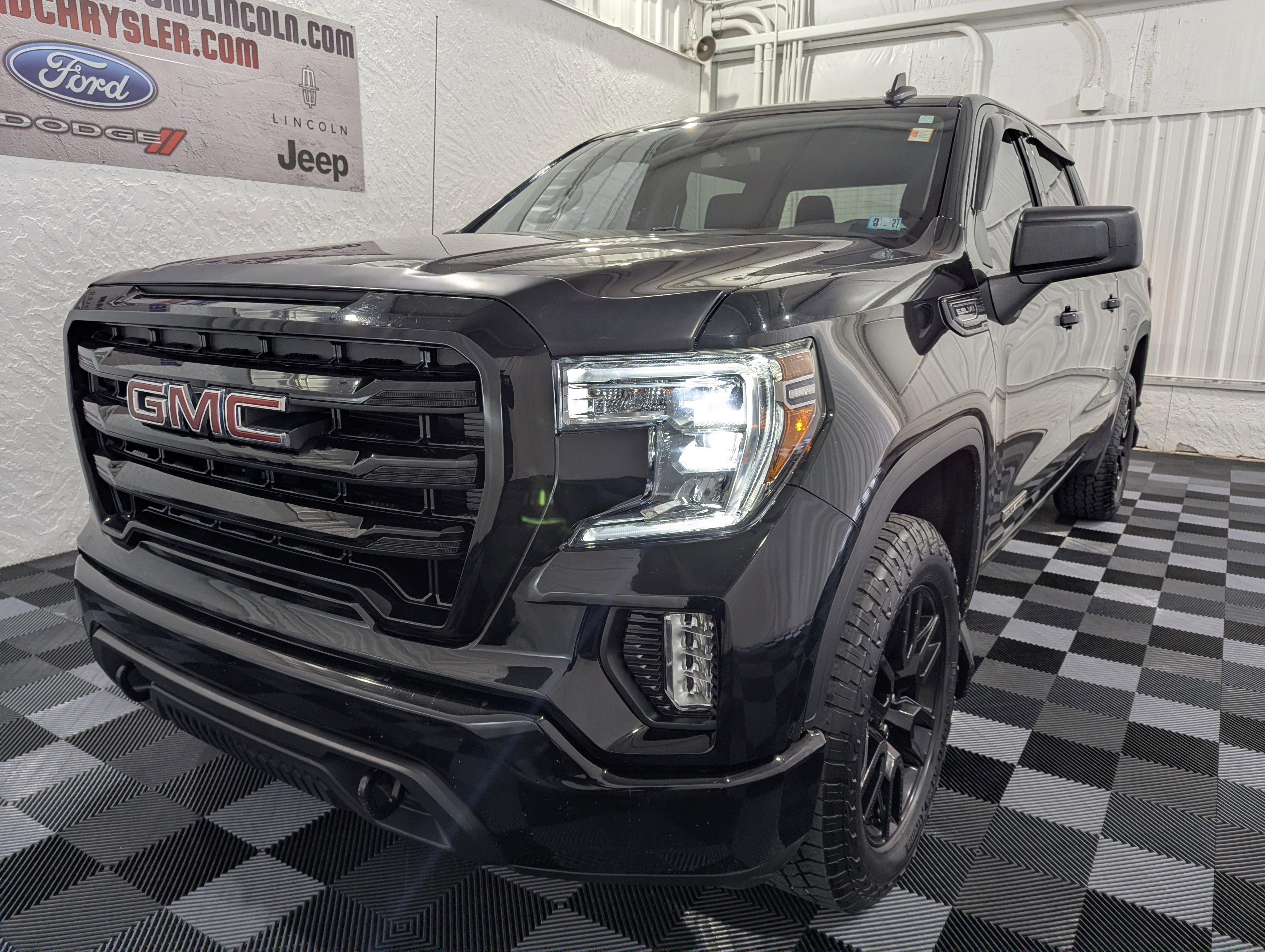 2020 GMC Sierra 1500 4WD Crew Cab Short Box Elevation