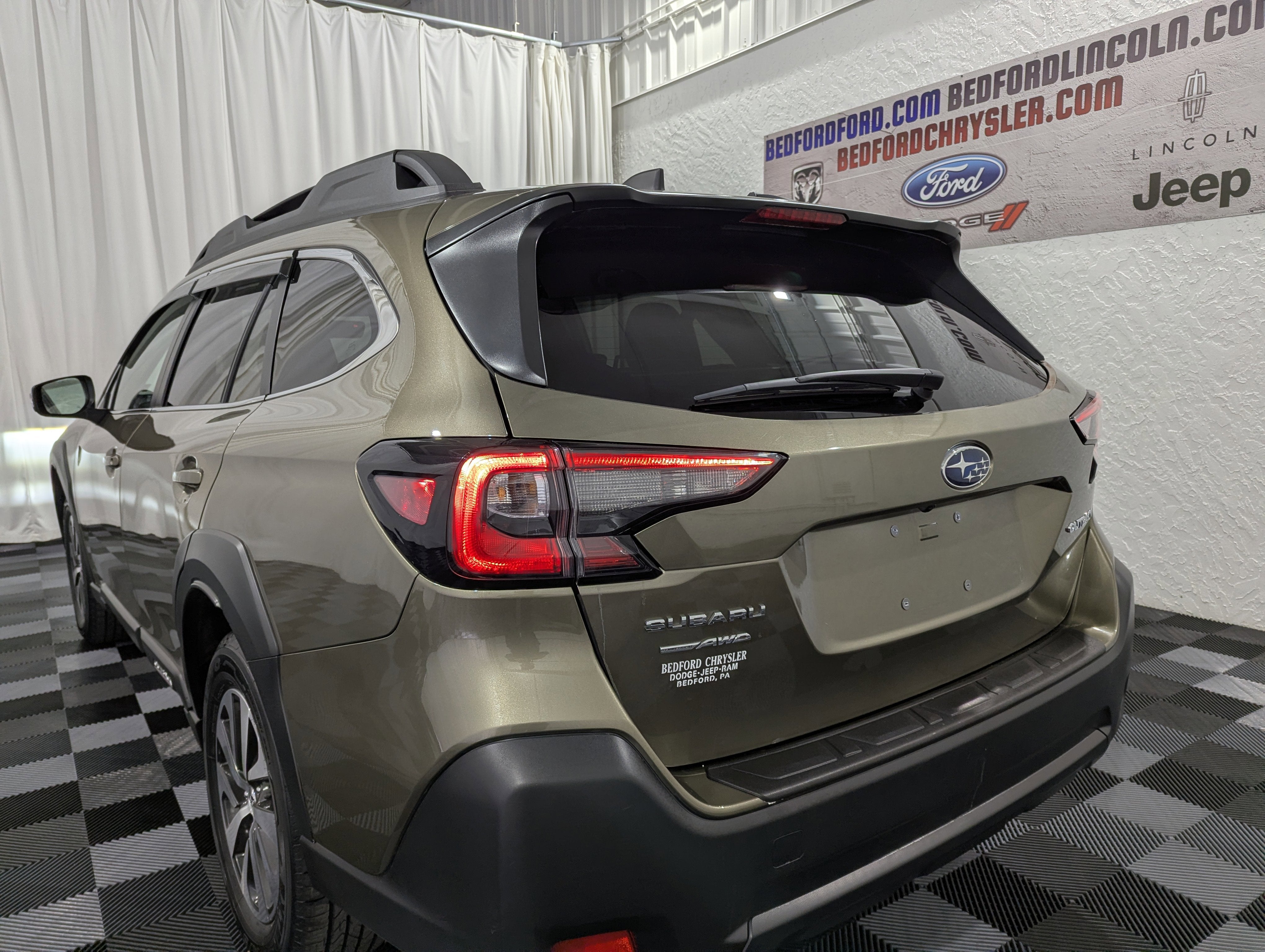 2025 Subaru Outback Premium