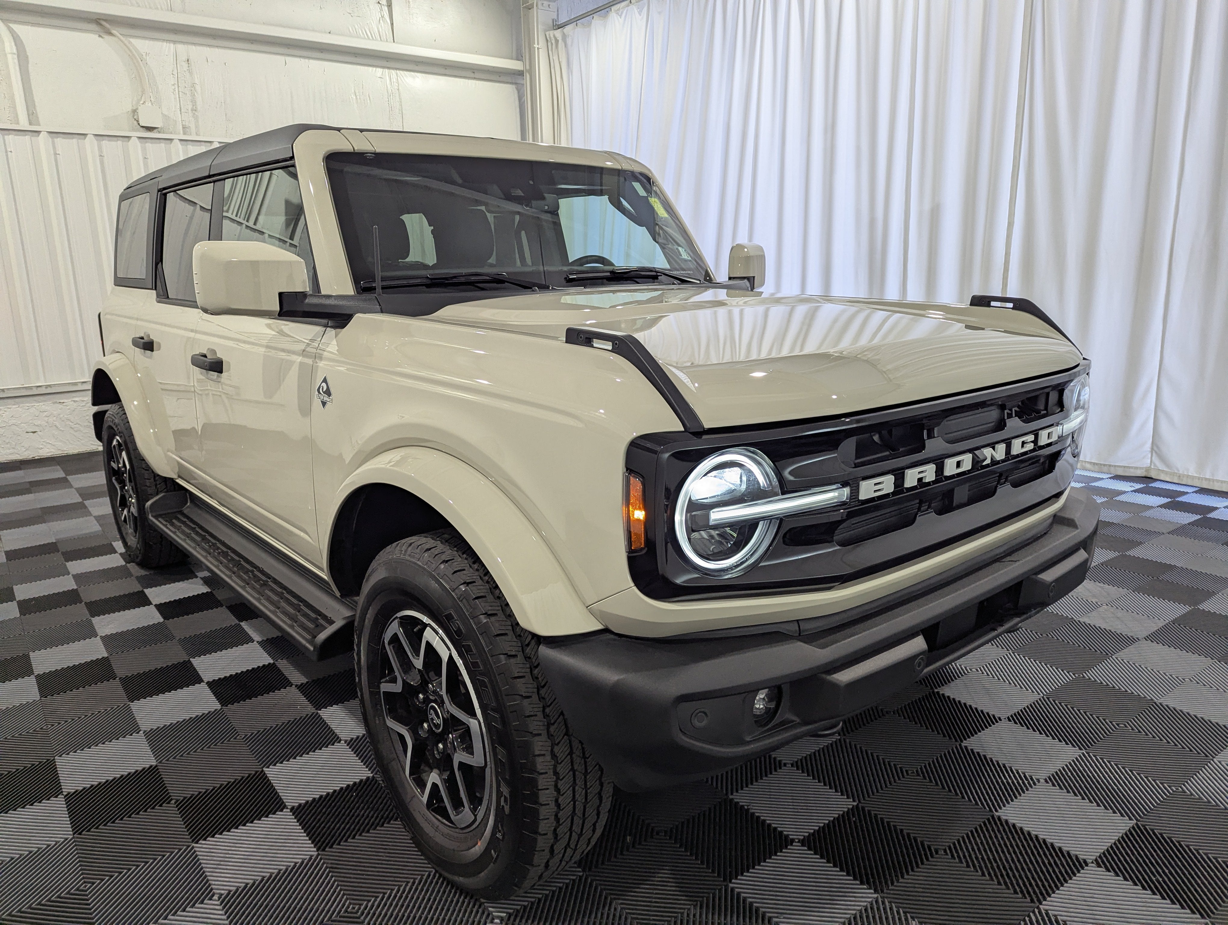 2026 Ford Bronco Outer Banks 4x4