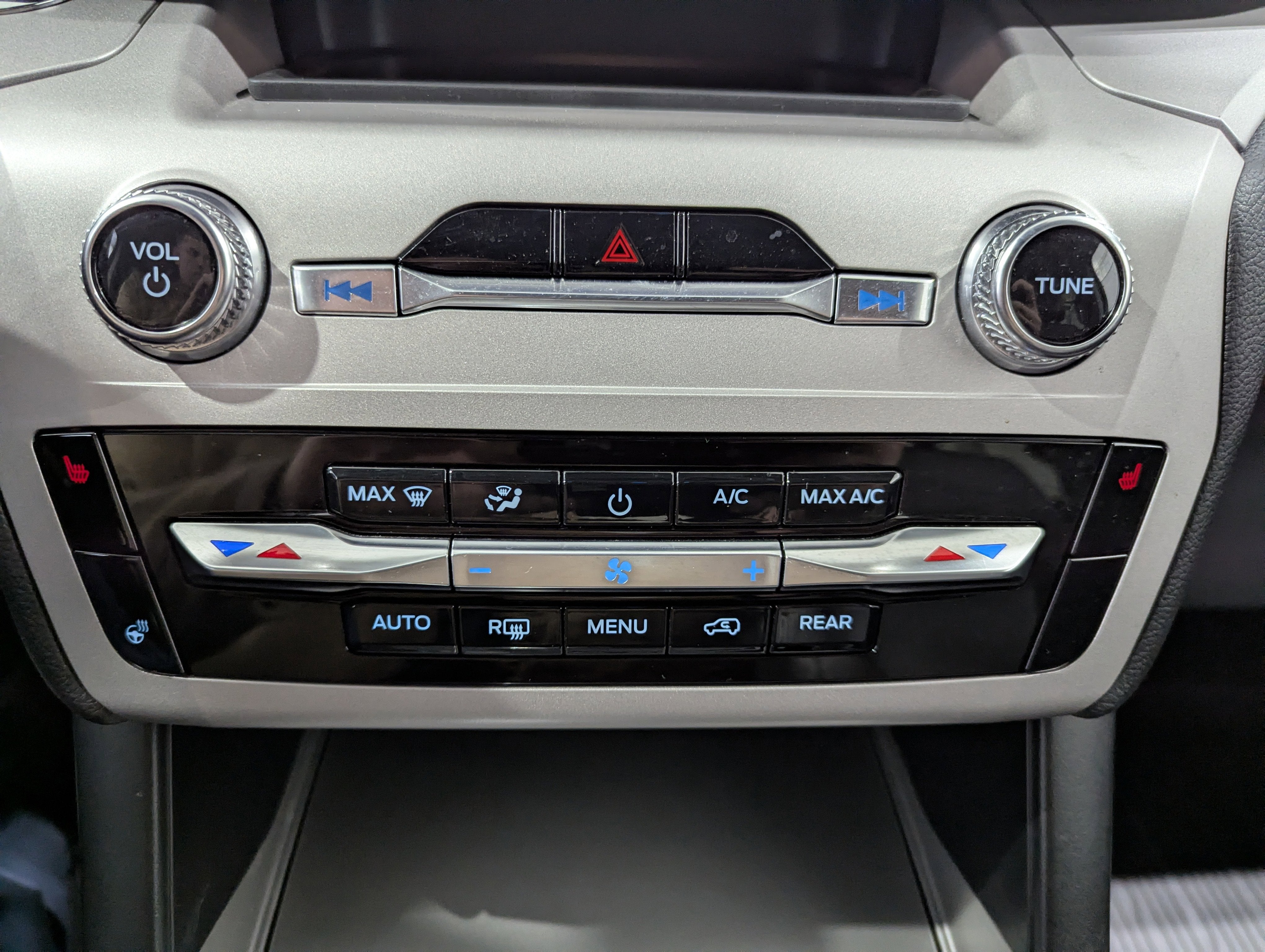 2024 Ford Explorer XLT 4x4