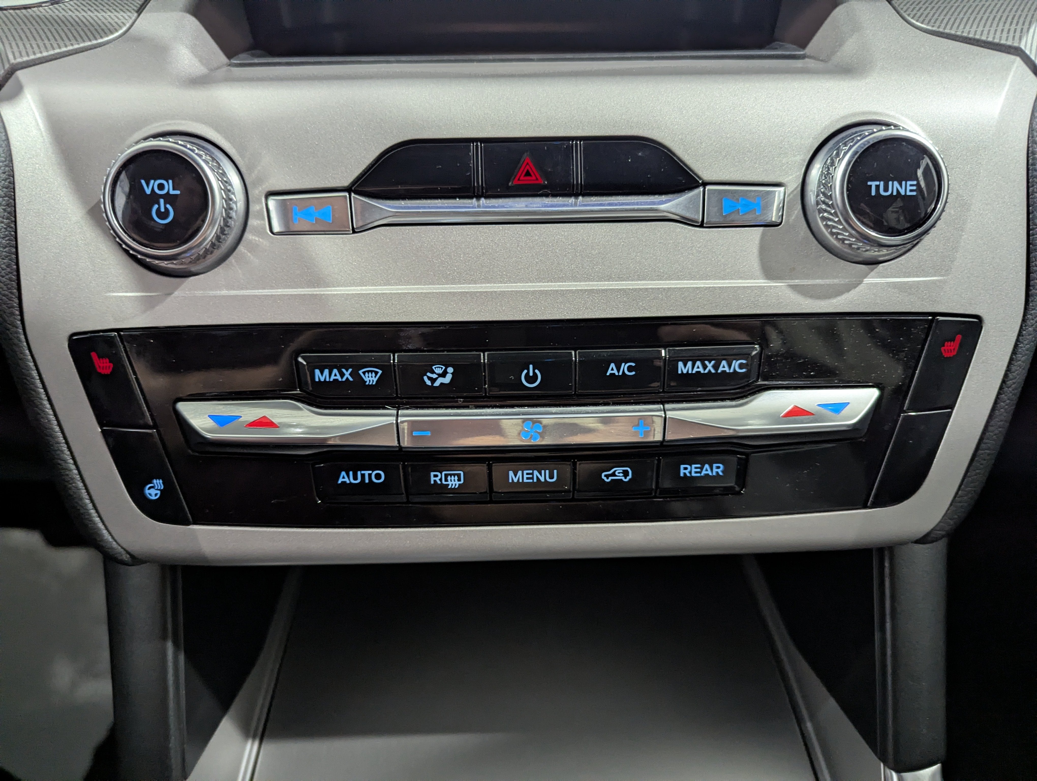 2024 Ford Explorer XLT 4x4