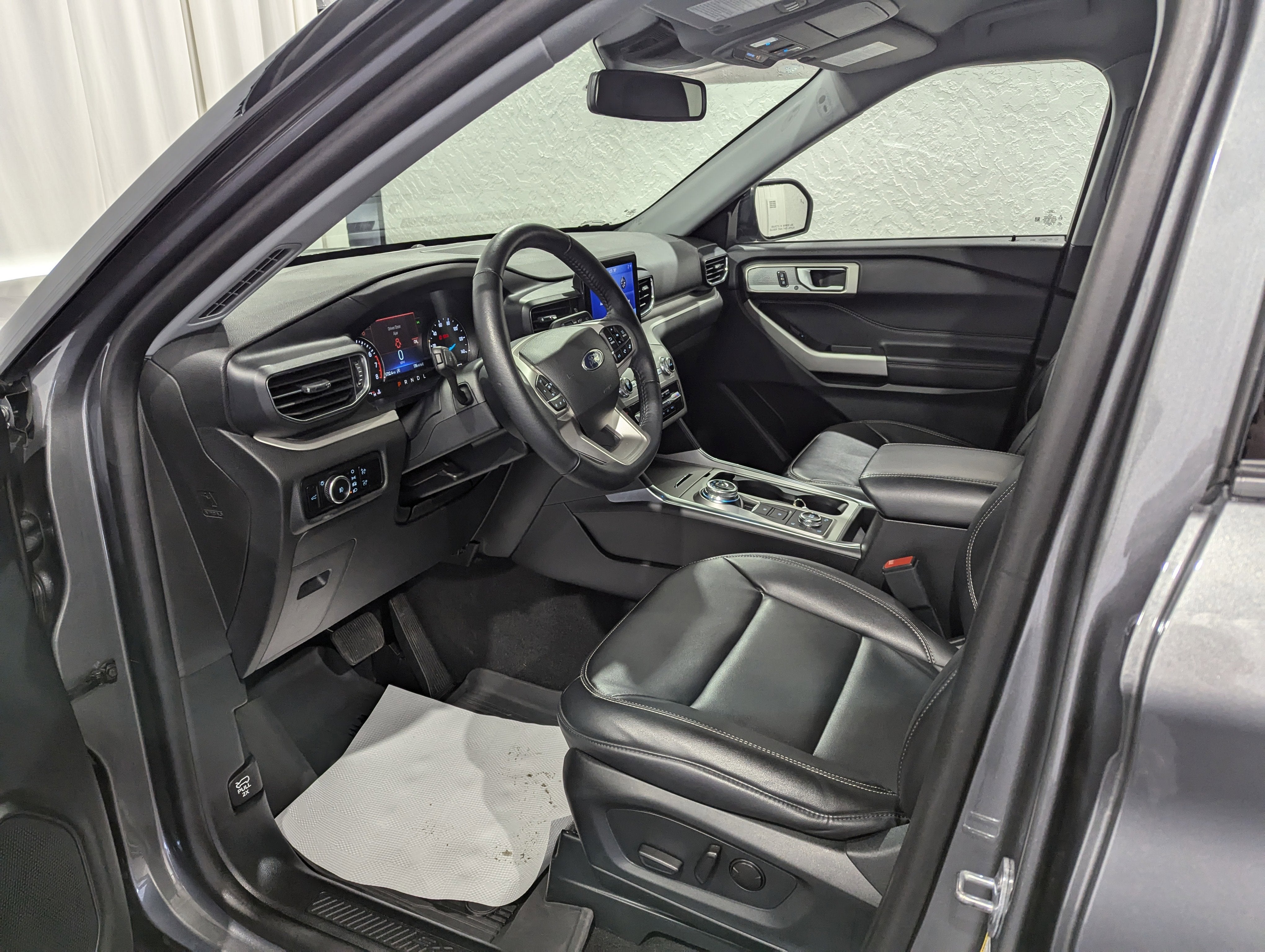 2023 Ford Explorer XLT 4x4